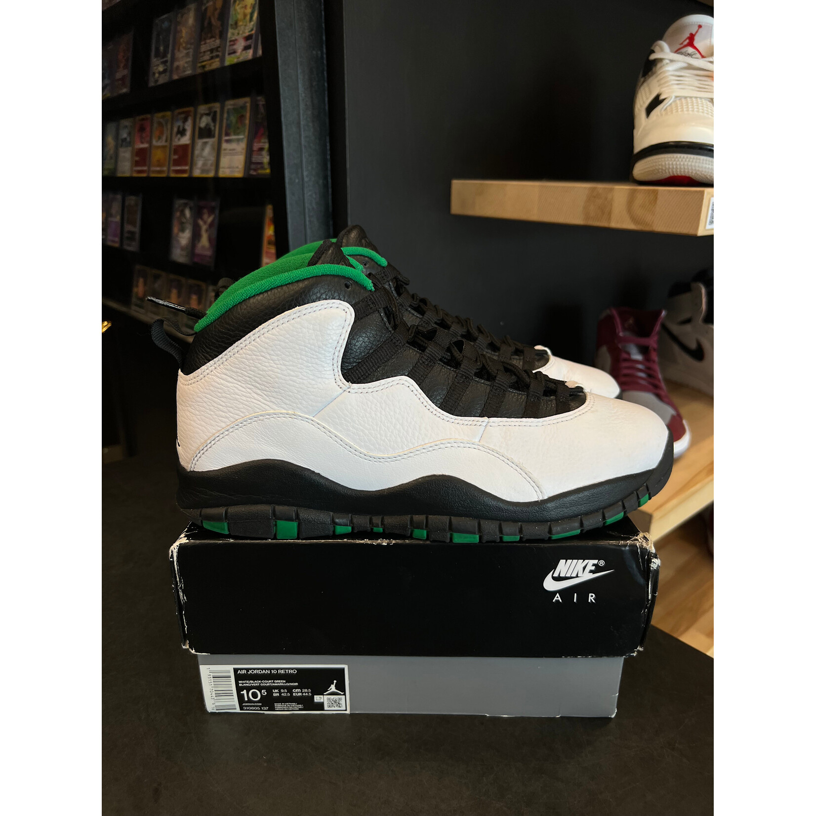 Jordan Jordan 10 Retro Seattle Size 10.5, PREOWNED