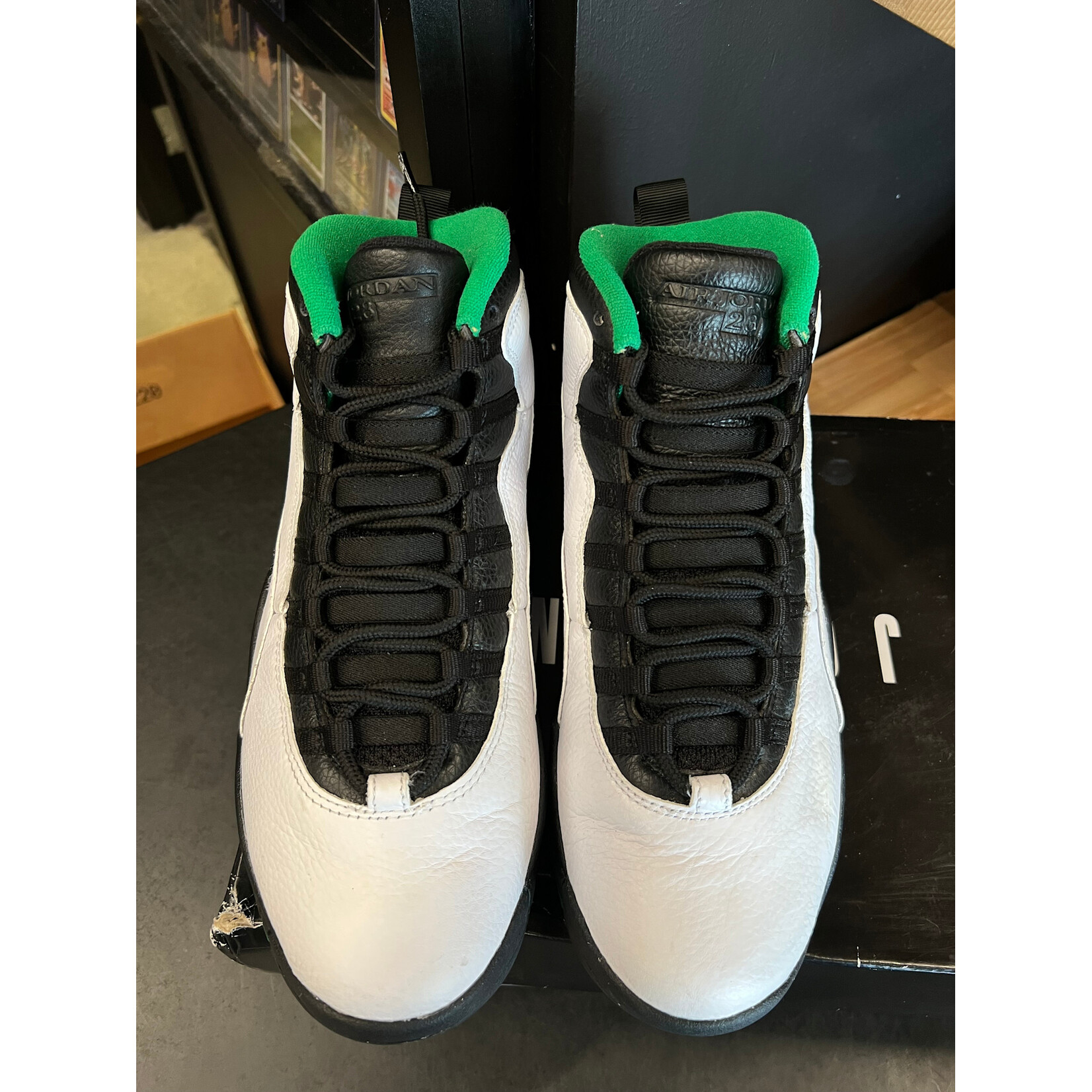 Jordan Jordan 10 Retro Seattle Size 10.5, PREOWNED