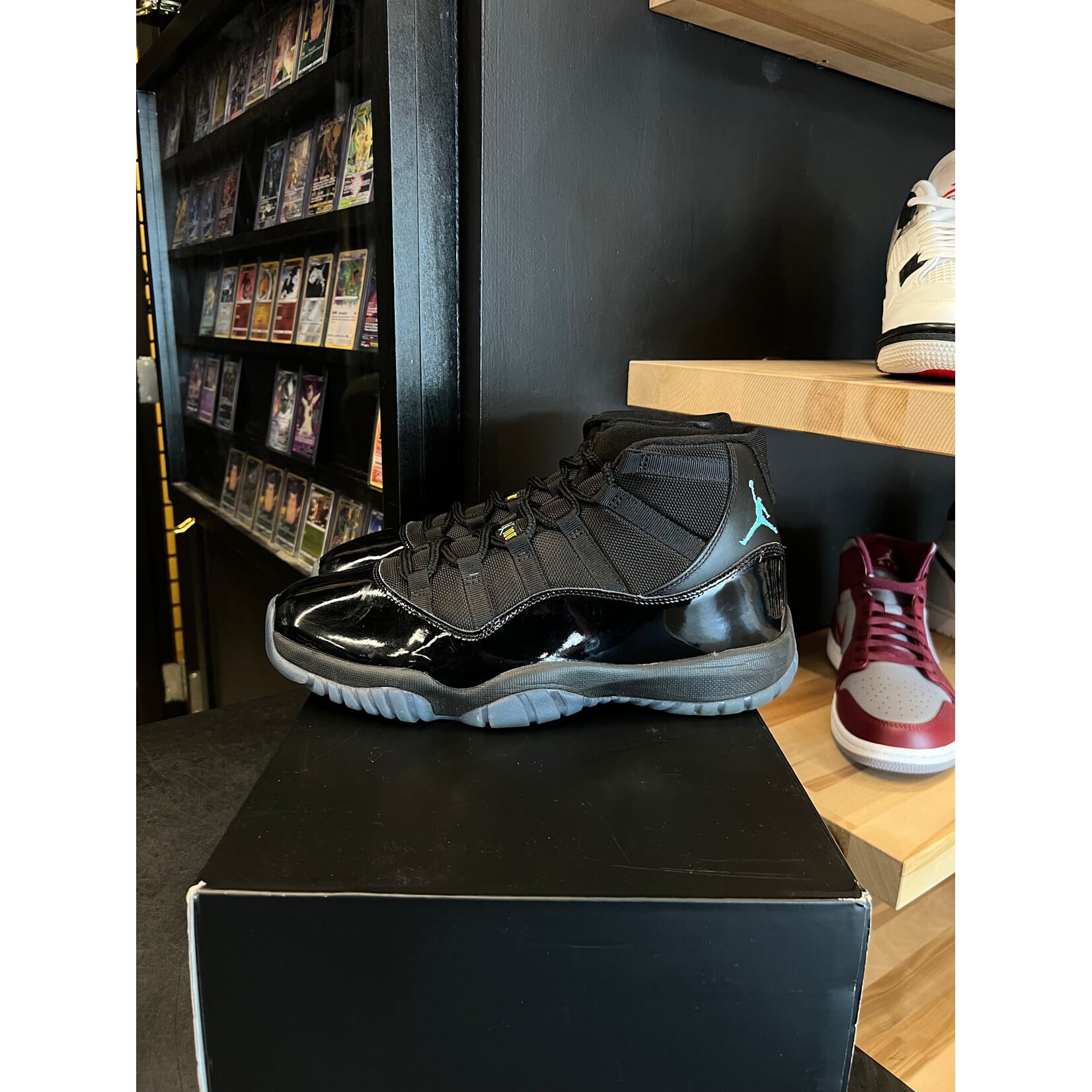 Jordan Jordan 11 Retro Gamma Blue (2025) Size 11, PREOWNED