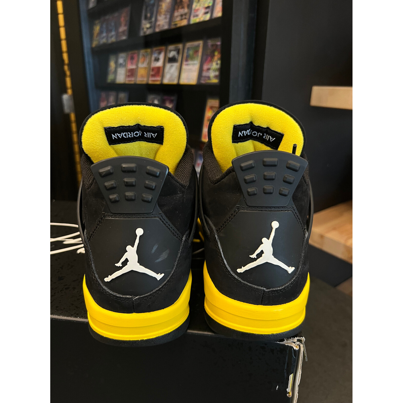 Jordan Jordan 4 Retro Thunder (2023) Size 9.5, PREOWNED