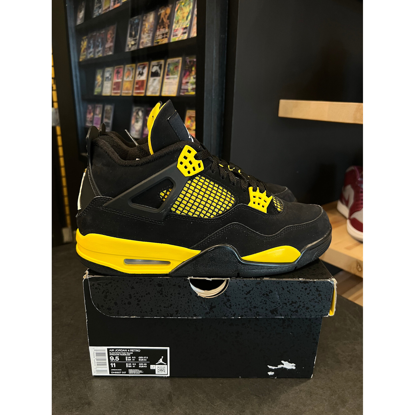 Jordan Jordan 4 Retro Thunder (2023) Size 9.5, PREOWNED