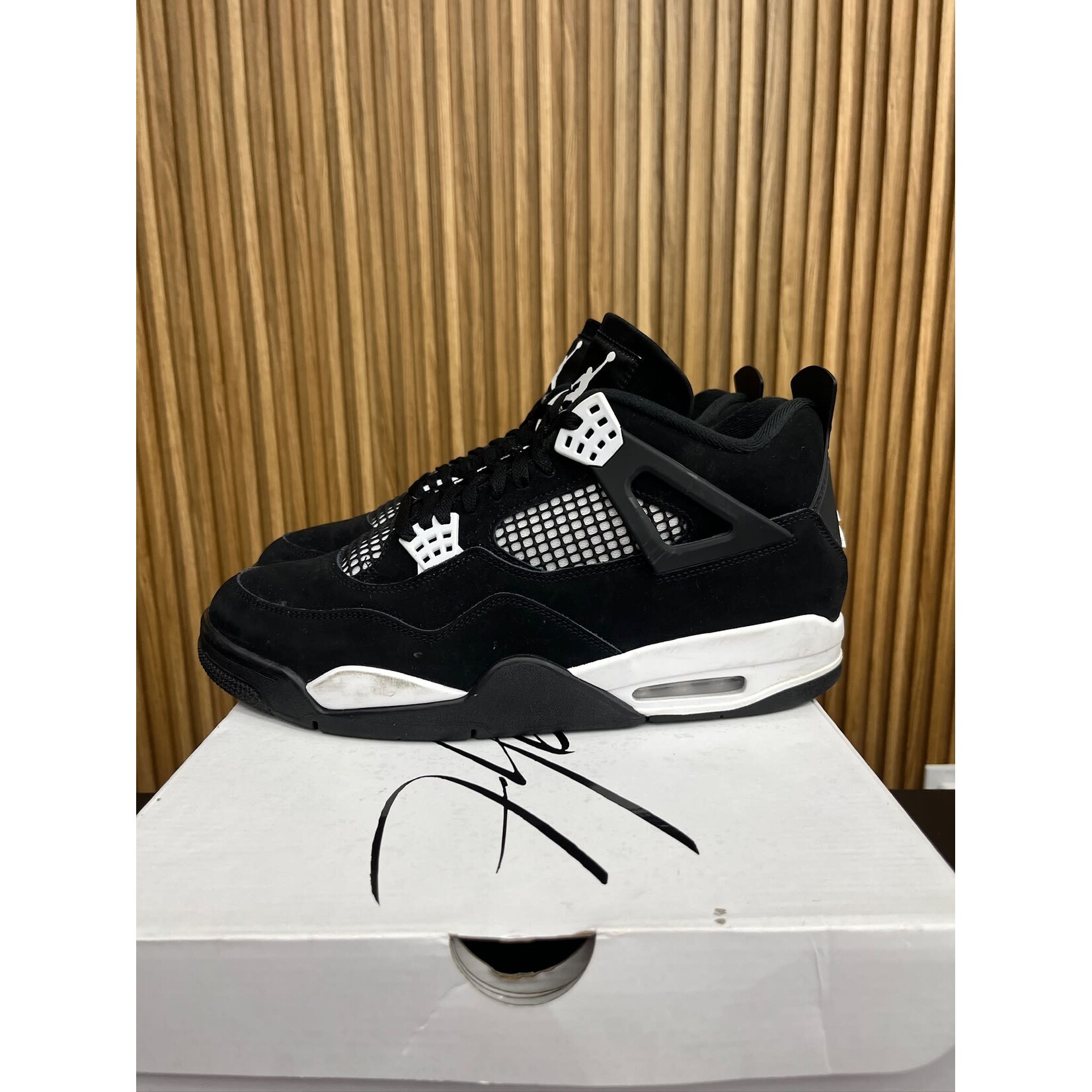 Jordan Jordan 4 Retro White Thunder Size 12, PREOWNED