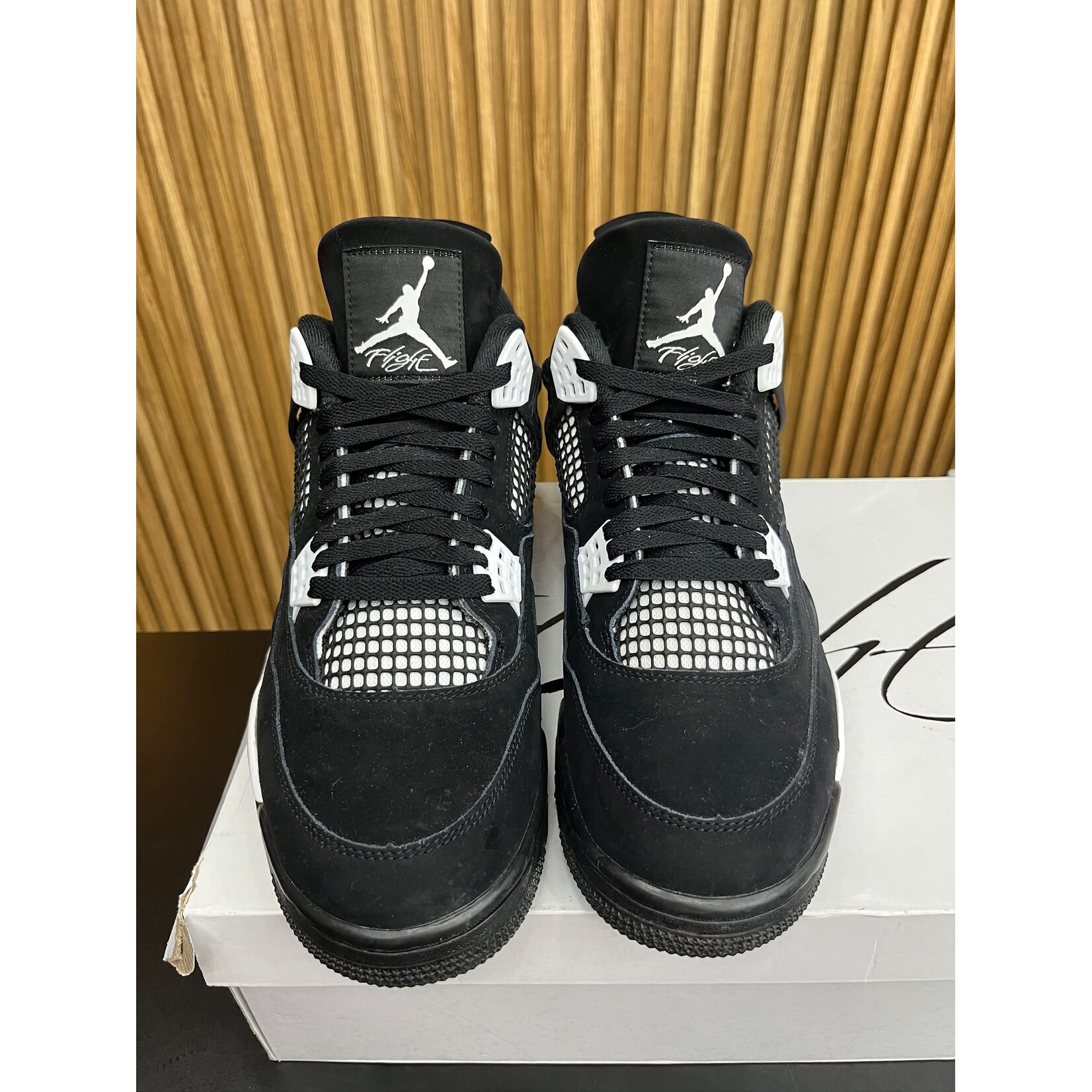 Jordan Jordan 4 Retro White Thunder Size 12, PREOWNED