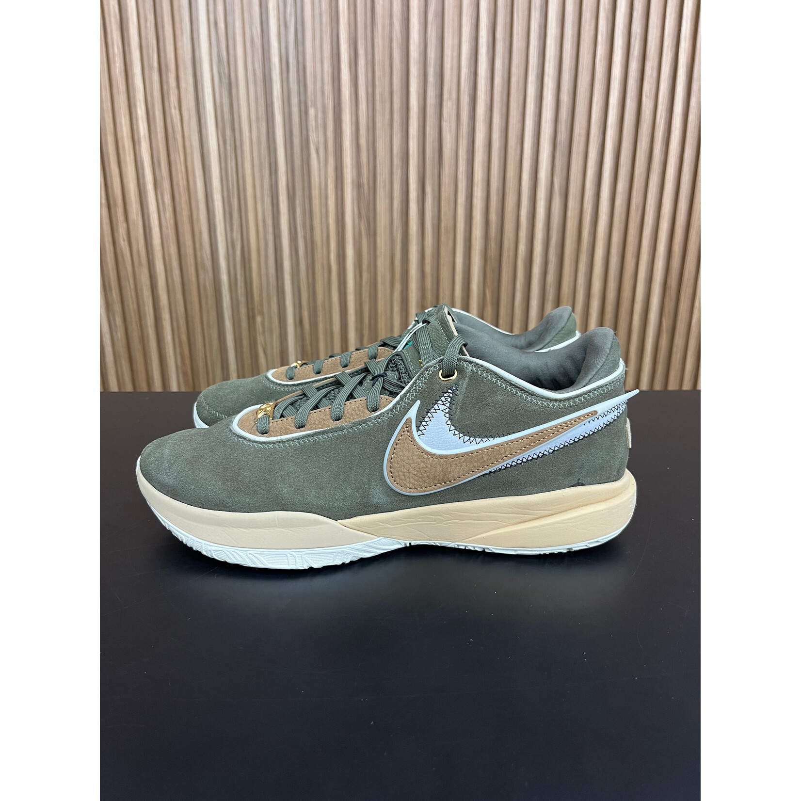 Nike Nike LeBron 20 Olive Green Size 11, PREOWNED NO BOX