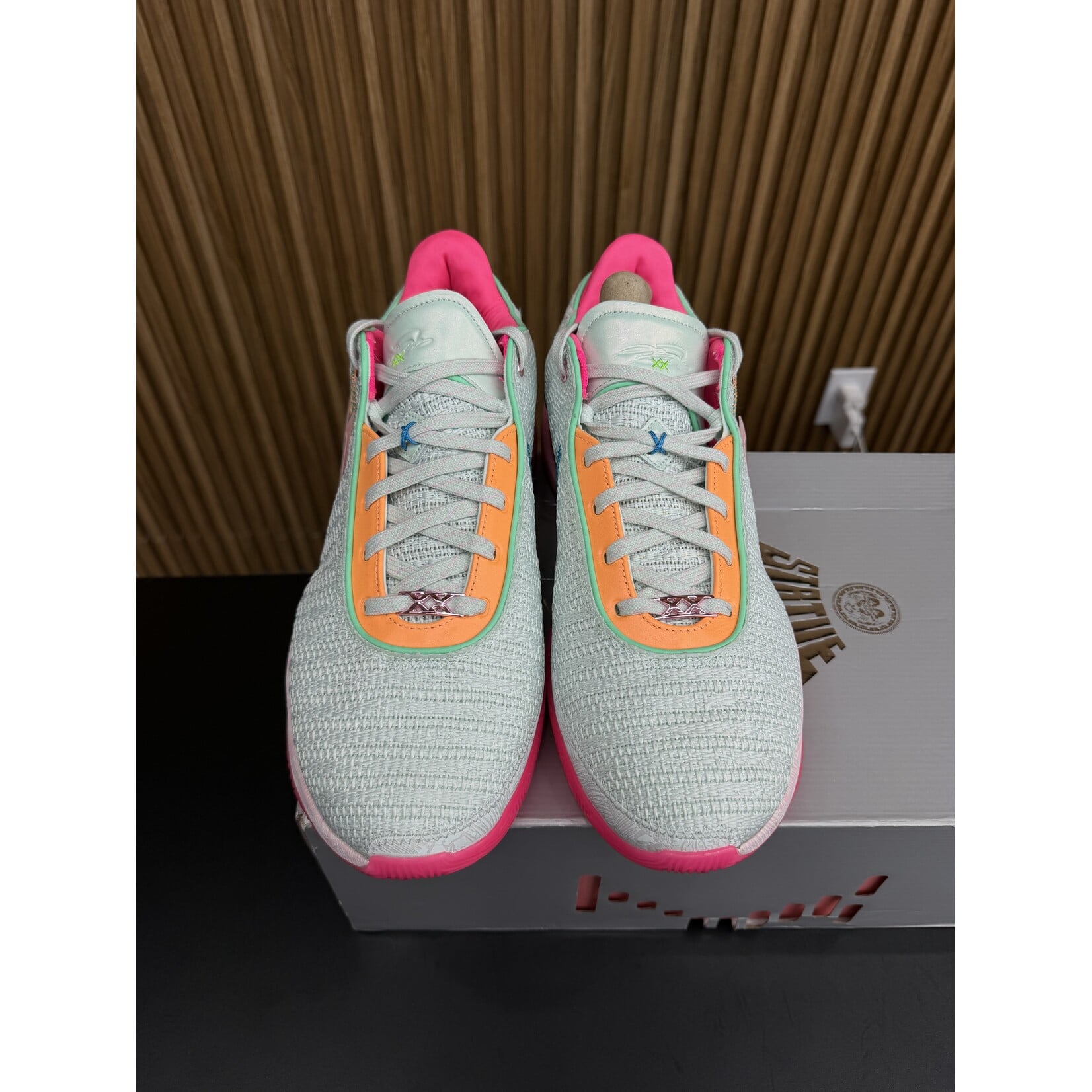 Nike Nike LeBron 20 Time Machine Size 14, PREOWNED