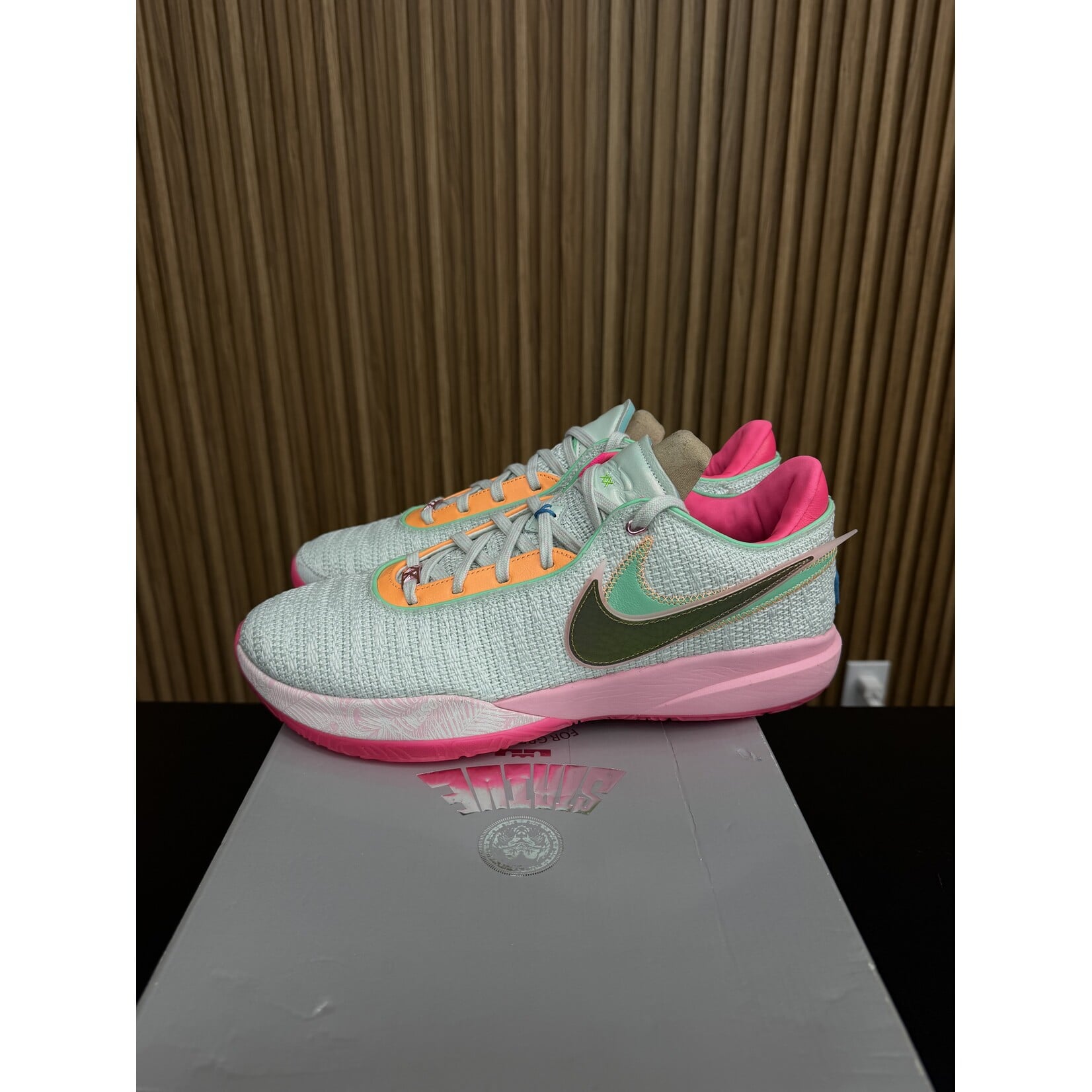 Nike Nike LeBron 20 Time Machine Size 14, PREOWNED