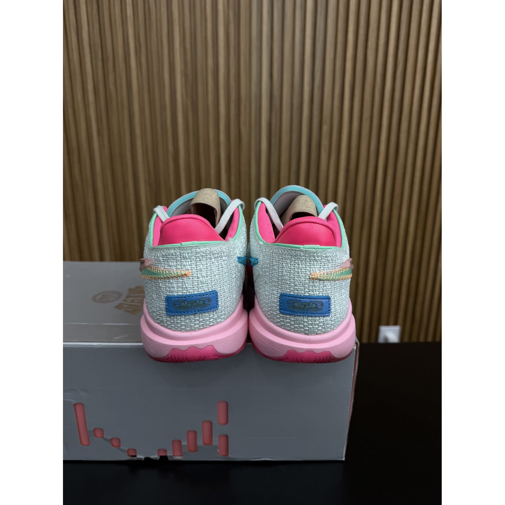 Nike Nike LeBron 20 Time Machine Size 14, PREOWNED