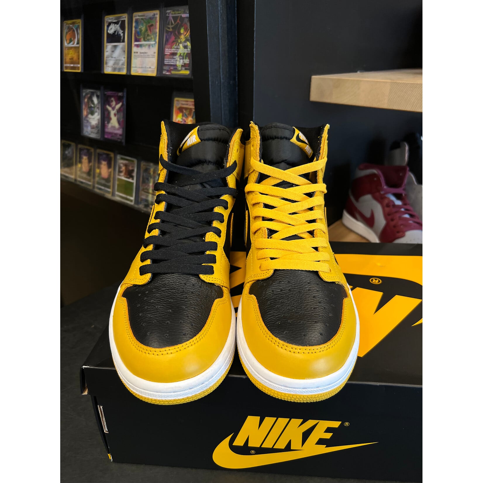 Jordan Jordan 1 Retro High Pollen Size 11, PREOWNED