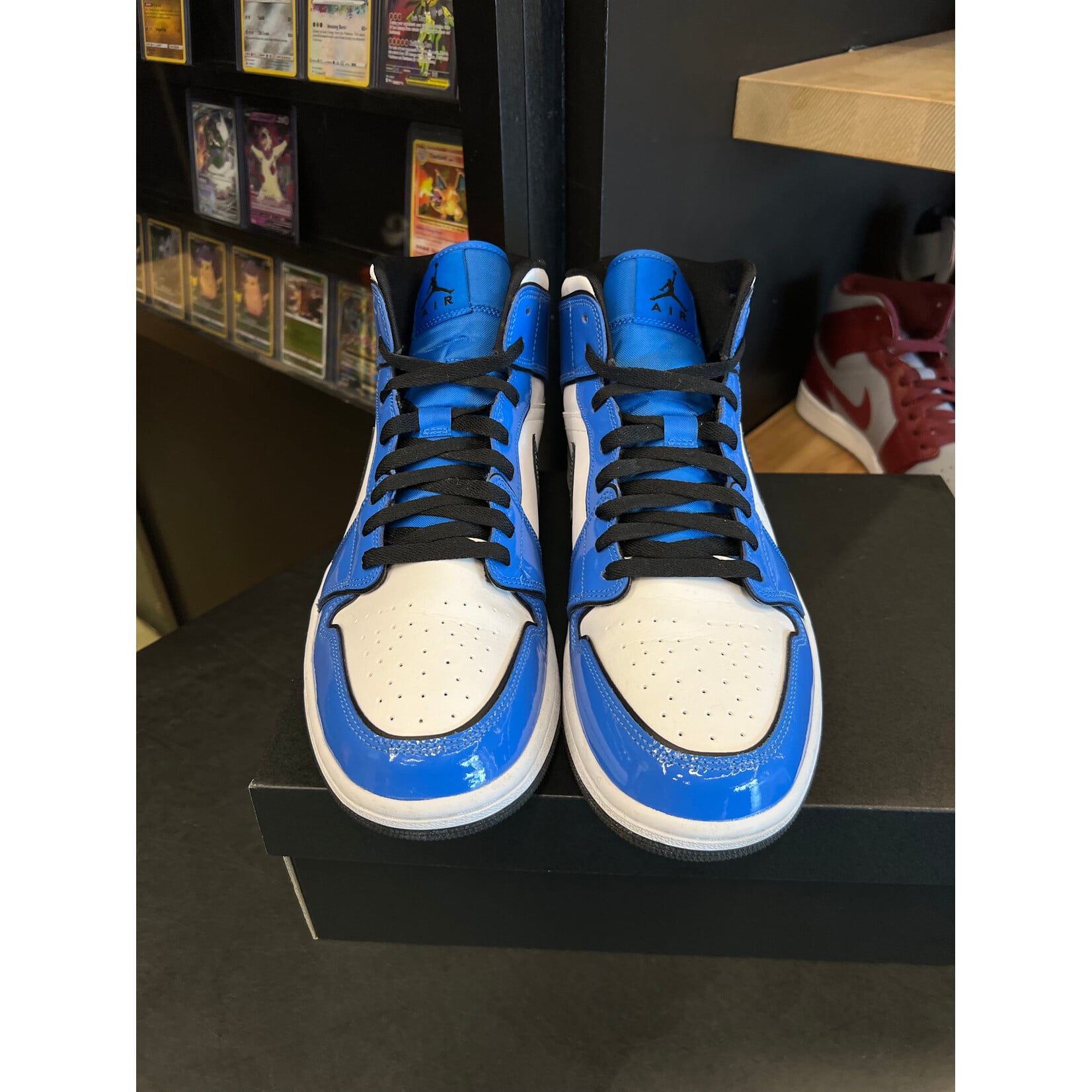 Jordan Jordan 1 Mid Signal Blue Size 11, PREOWNED