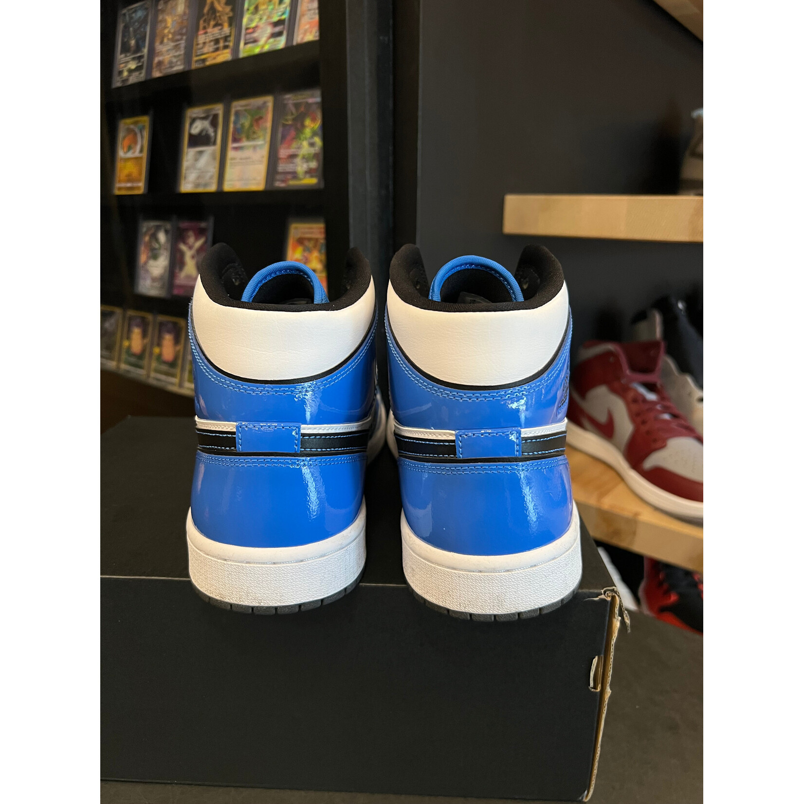 Jordan Jordan 1 Mid Signal Blue Size 11, PREOWNED
