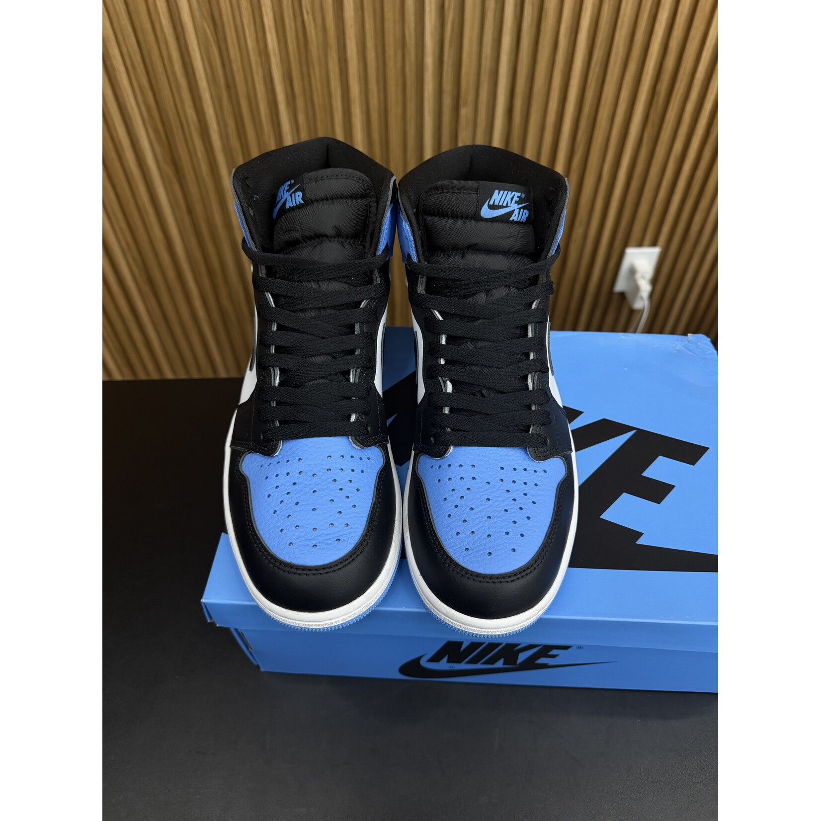 Jordan Jordan 1 Retro High OG UNC Toe Size 10, PREOWNED