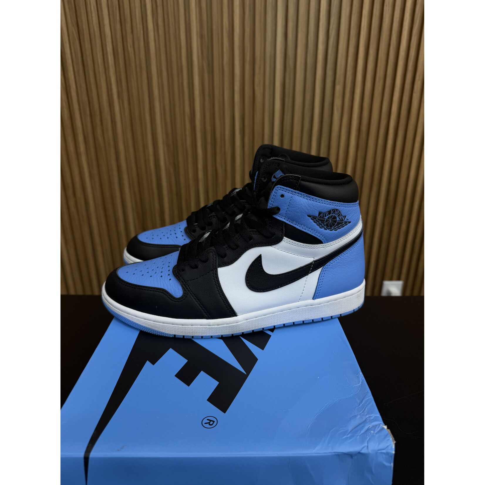 Jordan Jordan 1 Retro High OG UNC Toe Size 10, PREOWNED