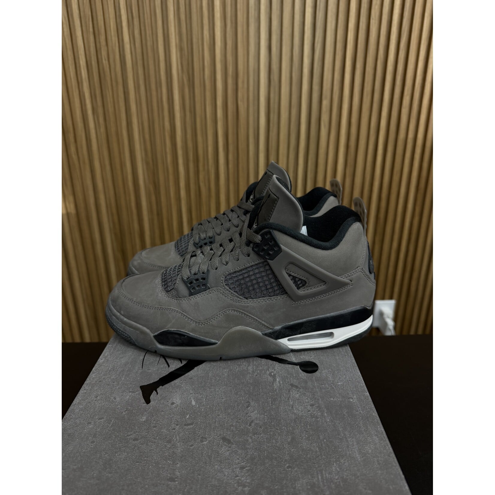 Jordan Jordan 4 Retro Cave Stone Size 10, PREOWNED