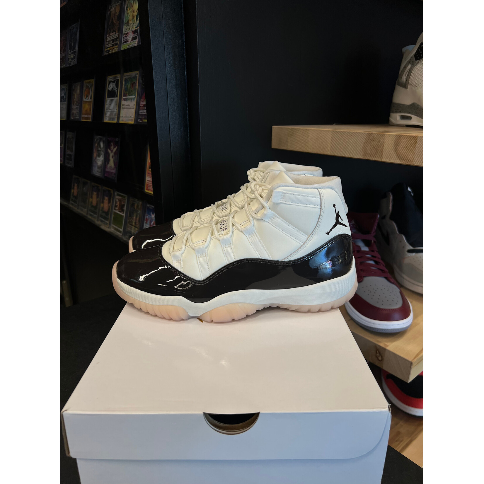 Jordan Jordan 11 Retro Neapolitan (Women's) Size 9.5W, PREOWNED