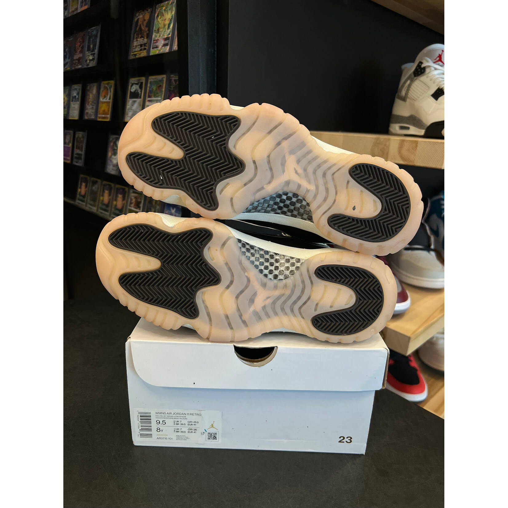 Jordan Jordan 11 Retro Neapolitan (Women's) Size 9.5W, PREOWNED