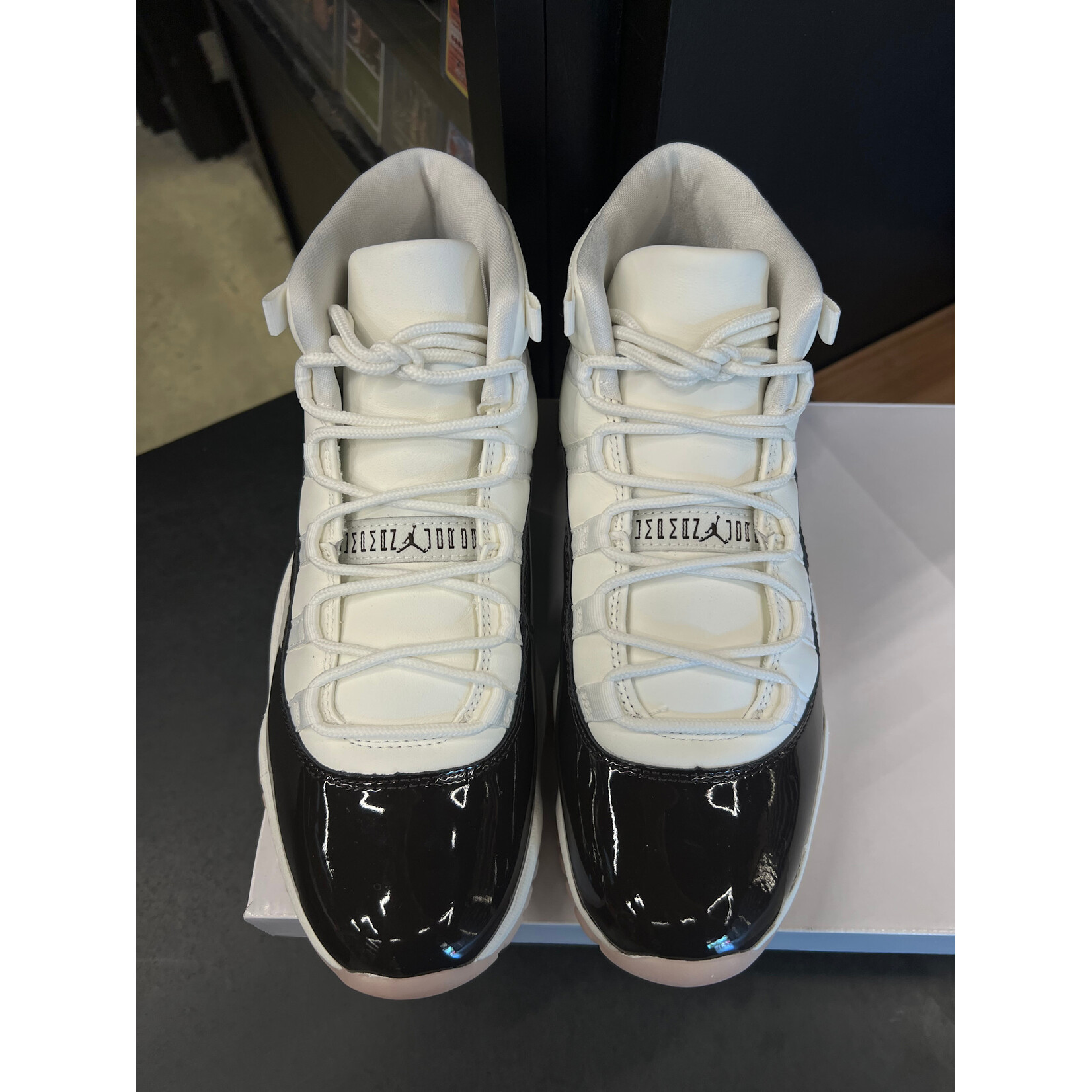 Jordan Jordan 11 Retro Neapolitan (Women's) Size 9.5W, PREOWNED