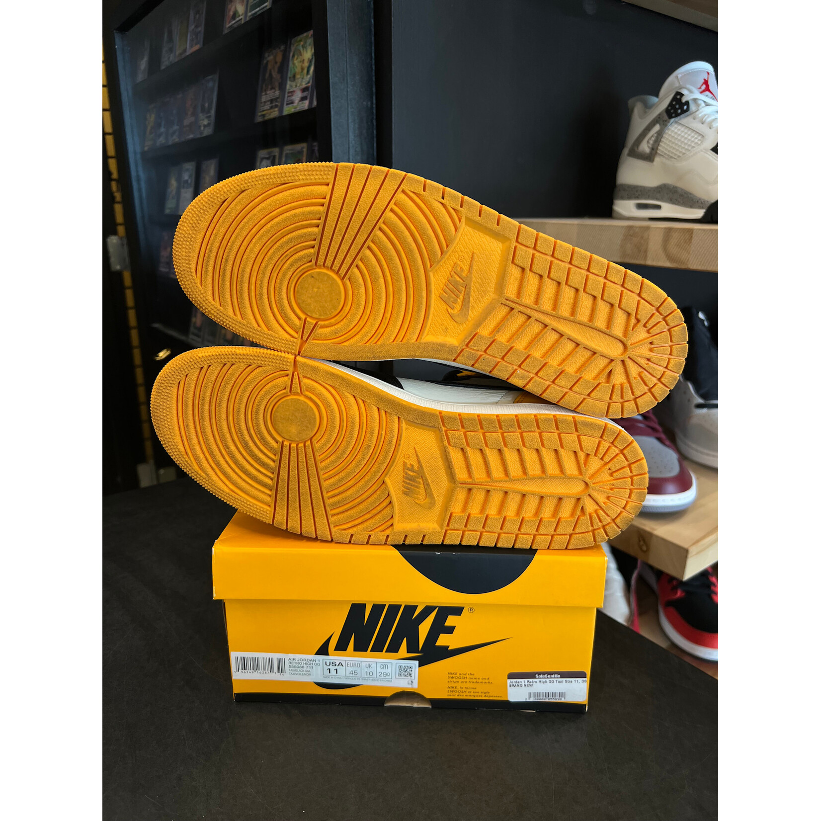 Jordan Jordan 1 Retro High OG Taxi Size 11, PREOWNED