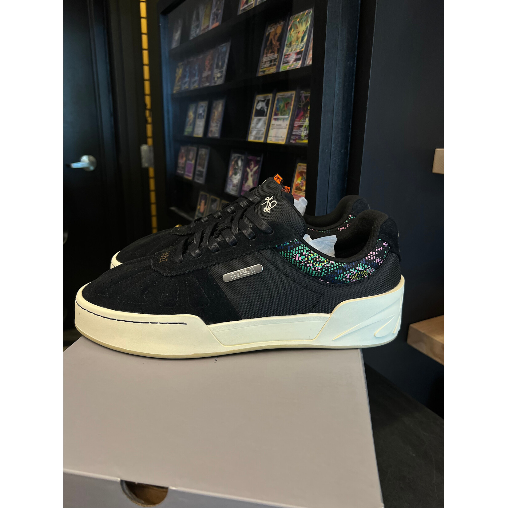 Anta Anta Kai Hélà Totem Size 13, PREOWNED