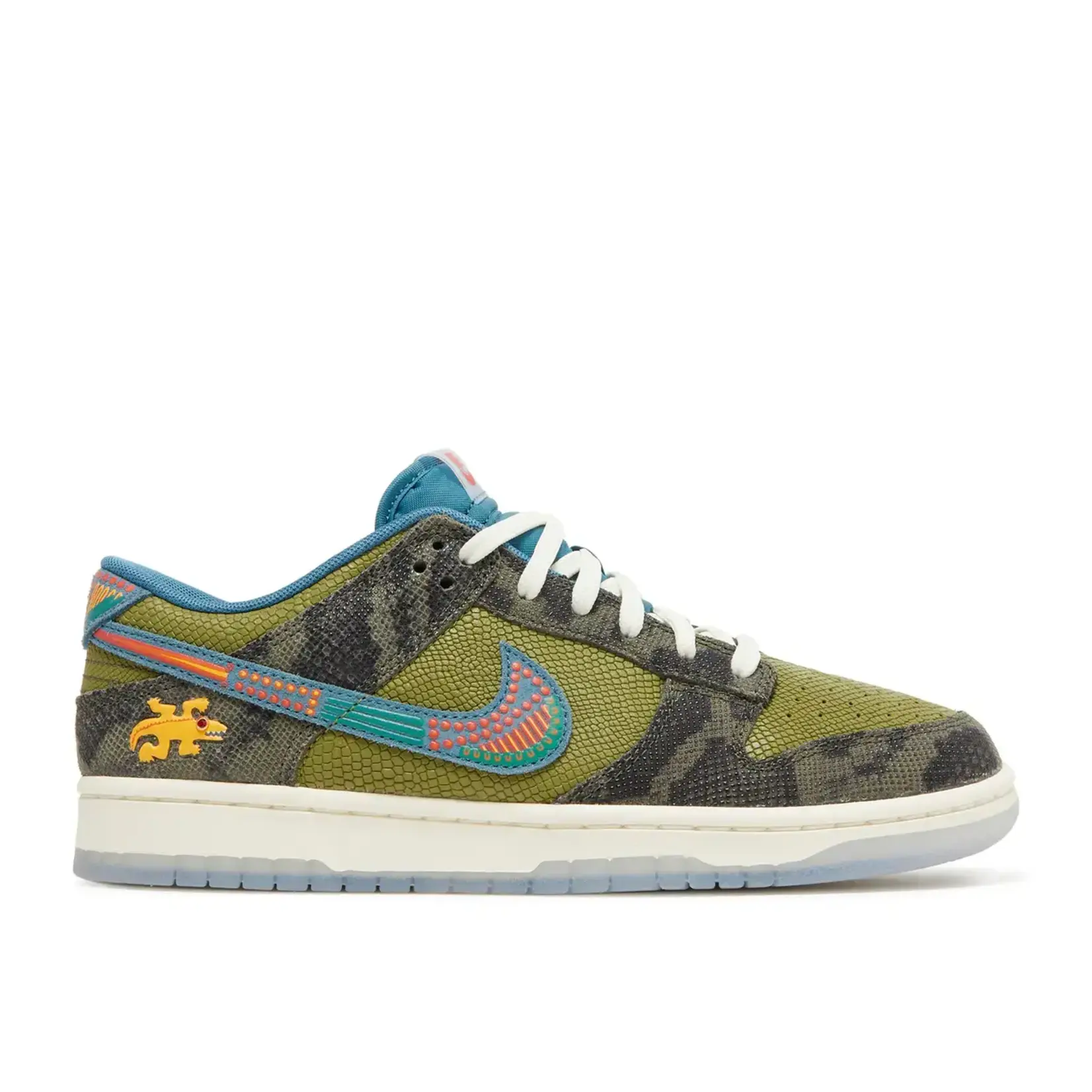 Nike Nike Dunk Low Siempre Familia Size 11, DS BRAND NEW DAMAGE BOX