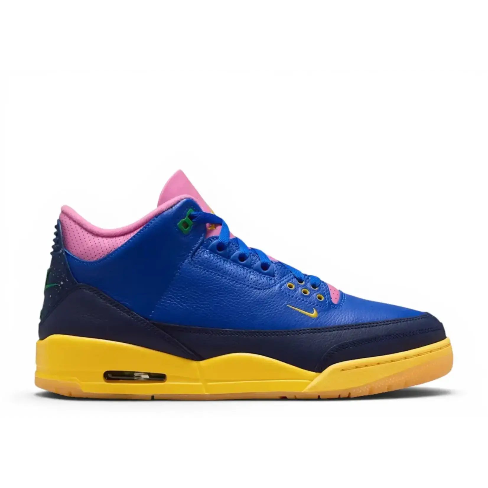 Jordan Jordan 3 Retro Brazil Size 11, DS BRAND NEW DAMAGE LID