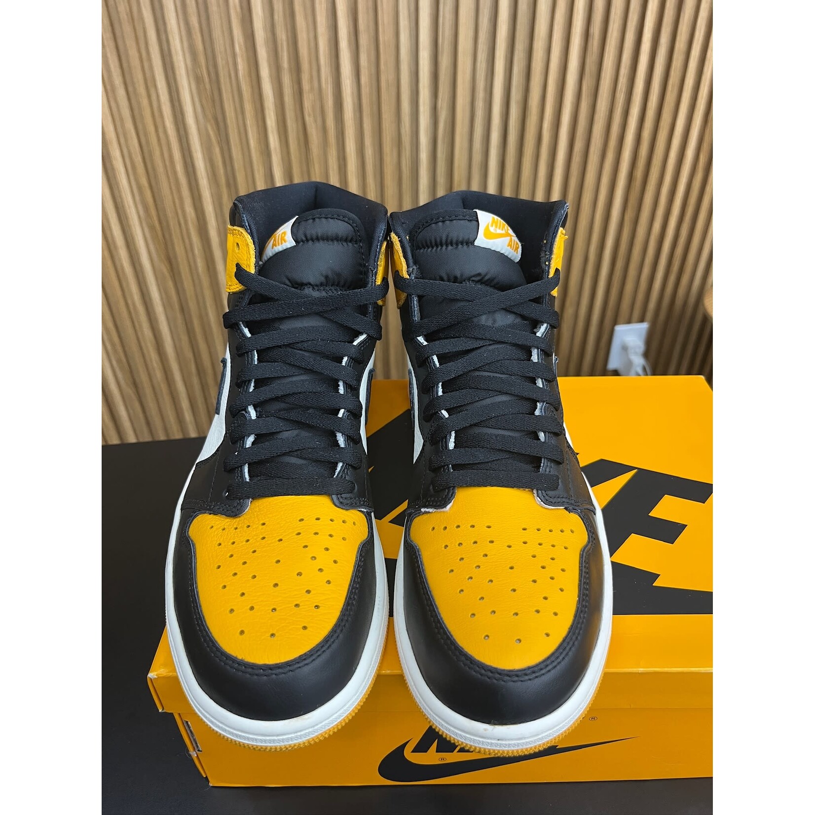 Jordan Jordan 1 Retro High OG Taxi Size 11, PREOWNED