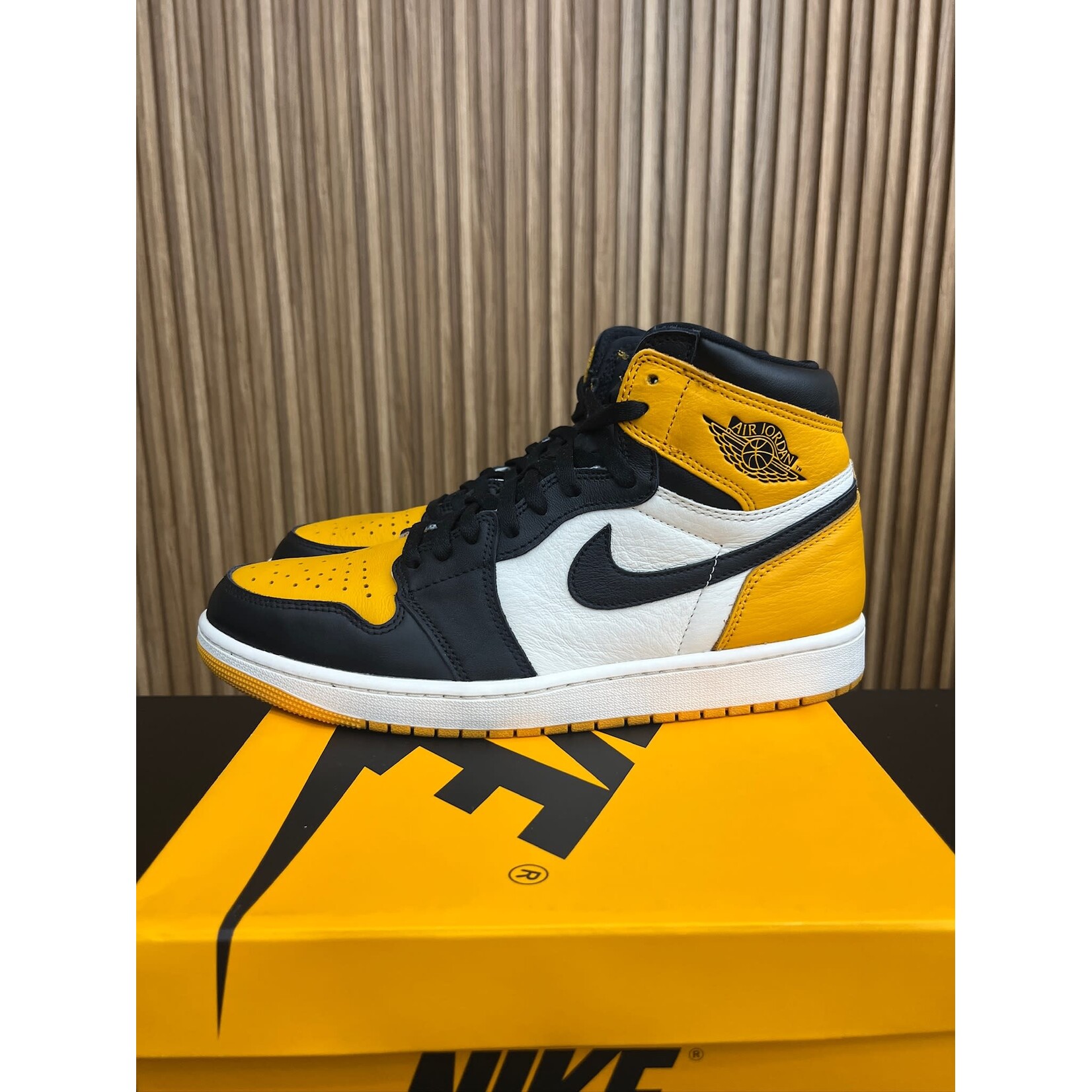 Jordan Jordan 1 Retro High OG Taxi Size 11, PREOWNED