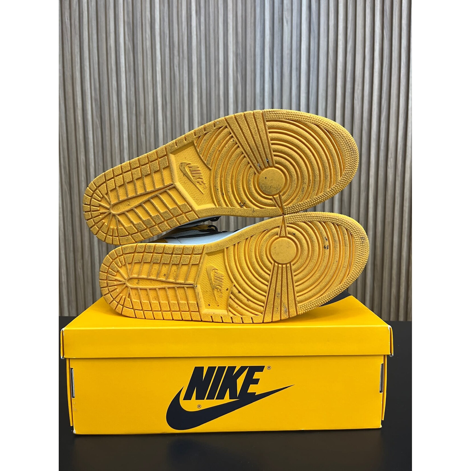 Jordan Jordan 1 Retro High OG Taxi Size 11, PREOWNED