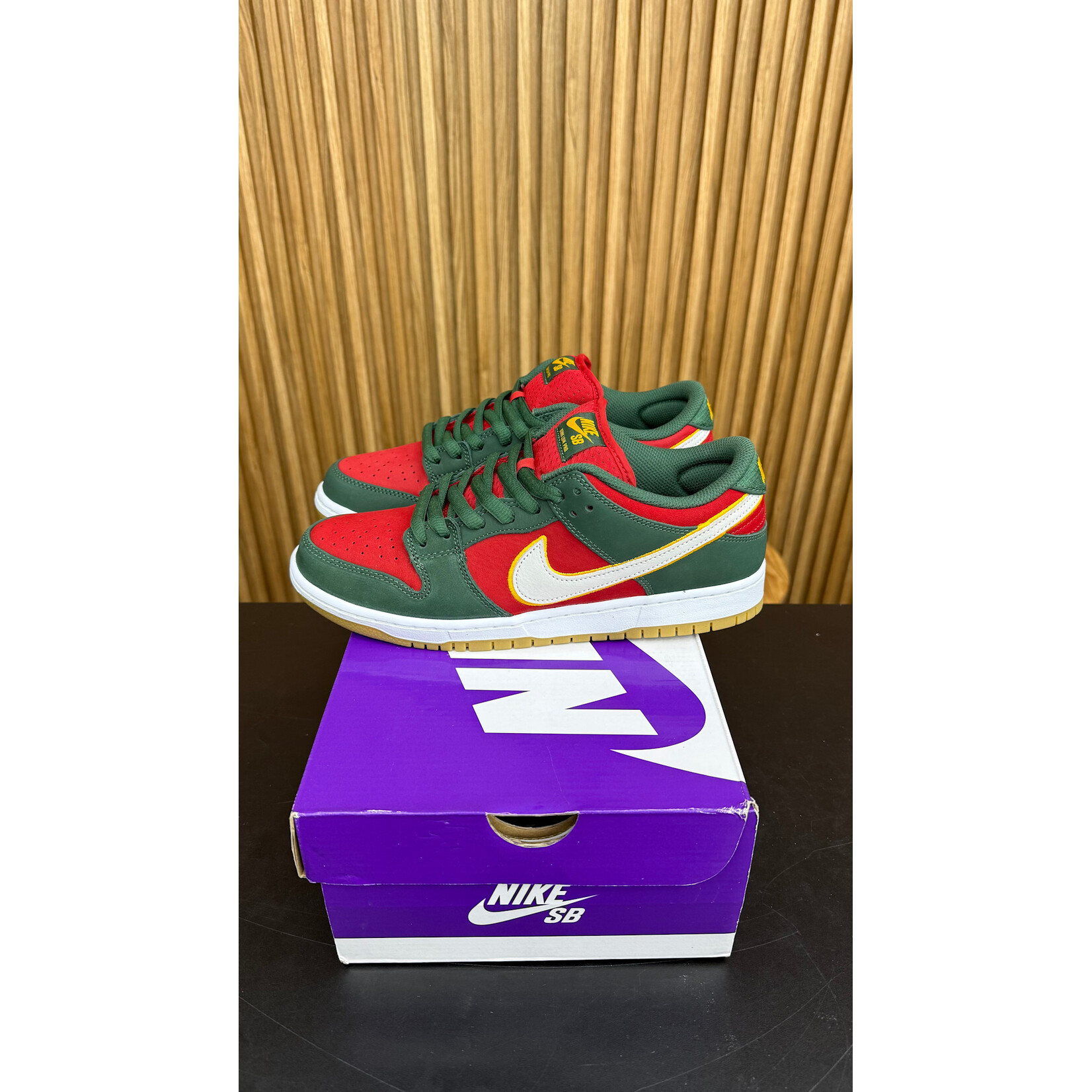Nike Nike SB Dunk Low Pro PRM Seattle Supersonics Size 9, PREOWNED