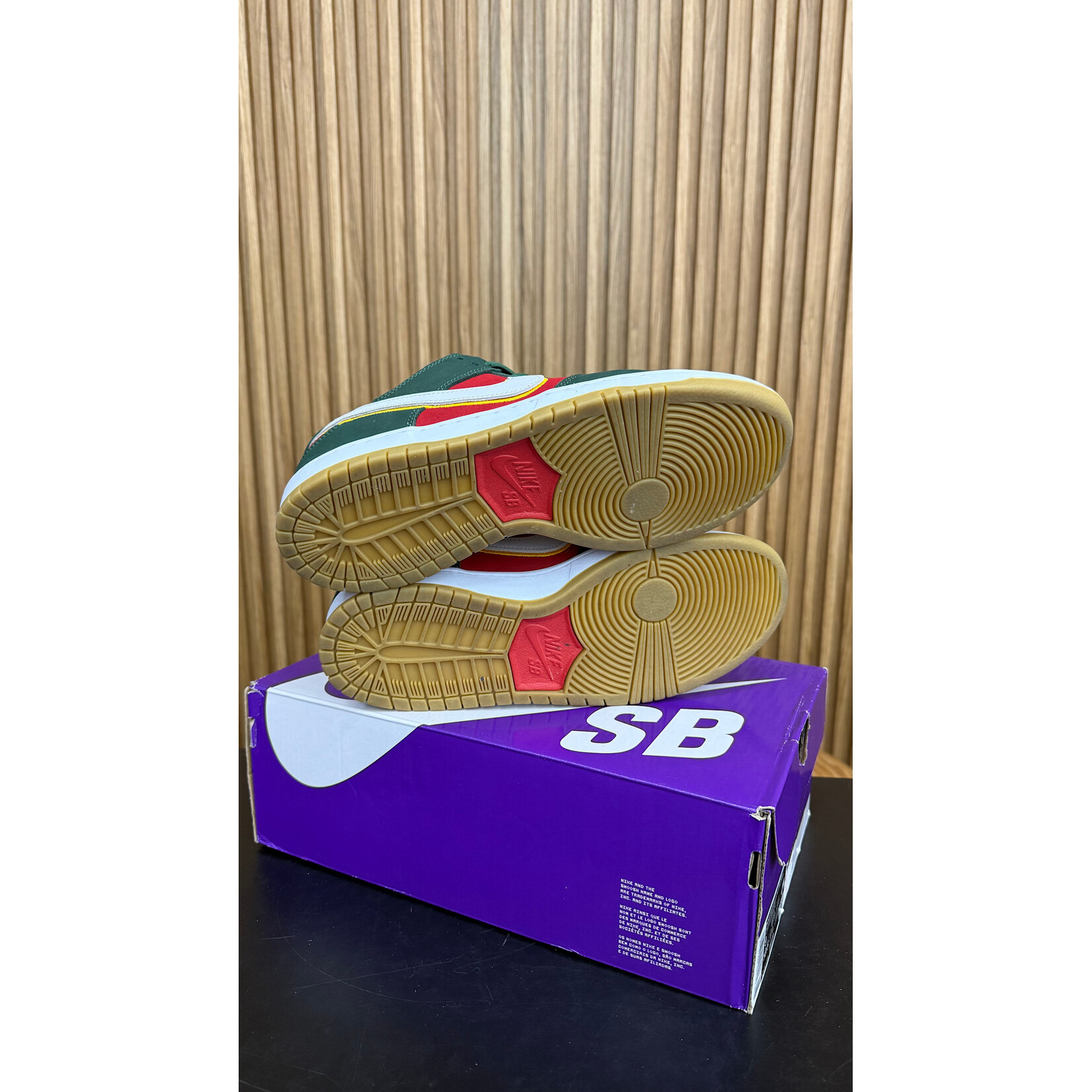 Nike Nike SB Dunk Low Pro PRM Seattle Supersonics Size 9, PREOWNED