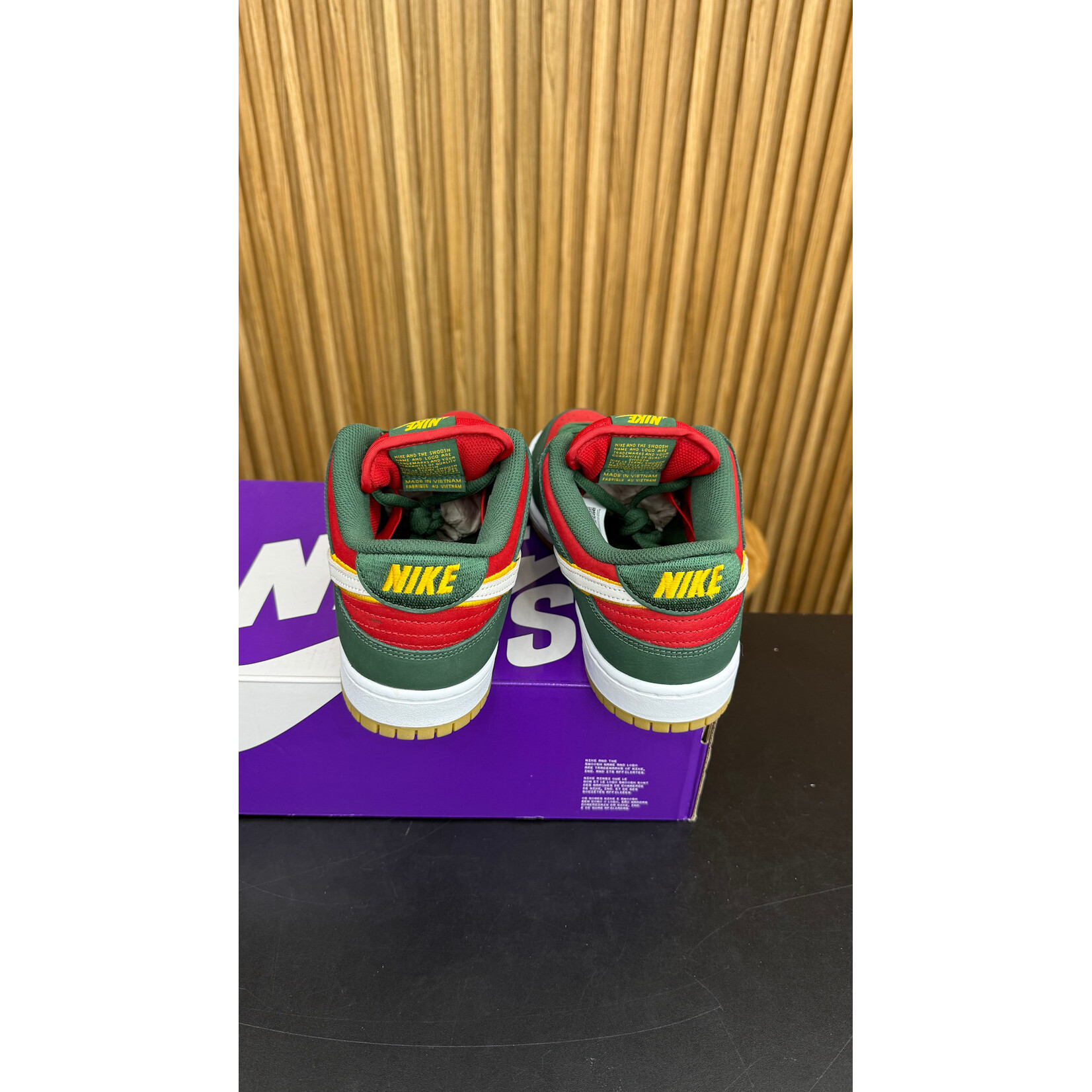 Nike Nike SB Dunk Low Pro PRM Seattle Supersonics Size 9, PREOWNED