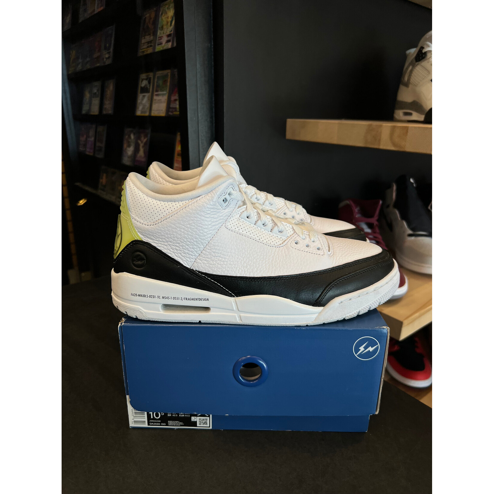 Jordan Jordan 3 Retro Fragment Size 10.5, PREOWNED