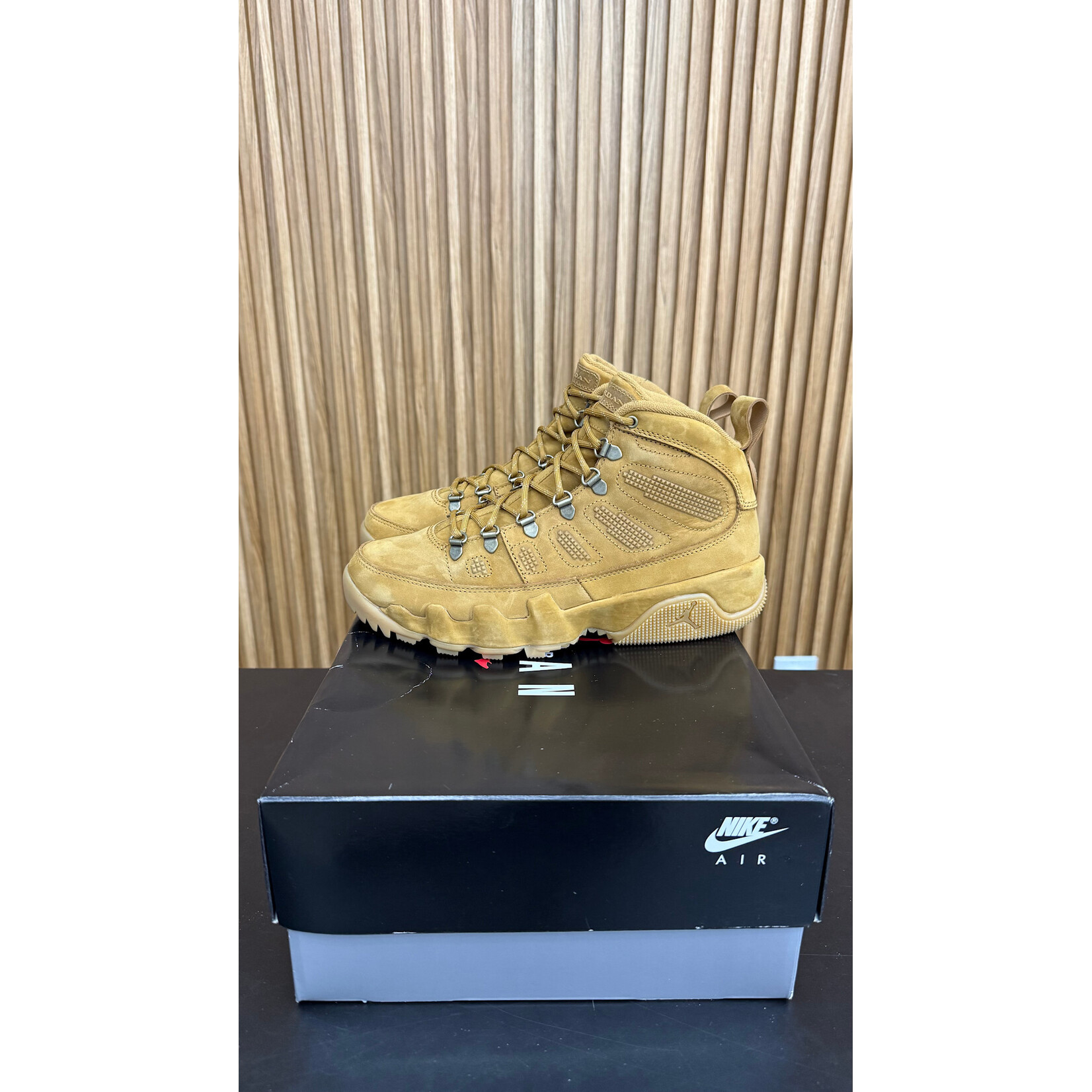 Jordan Jordan 9 Retro Boot Wheat Size 8.5, PREOWNED