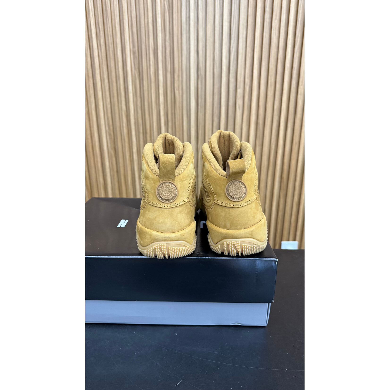 Jordan Jordan 9 Retro Boot Wheat Size 8.5, PREOWNED