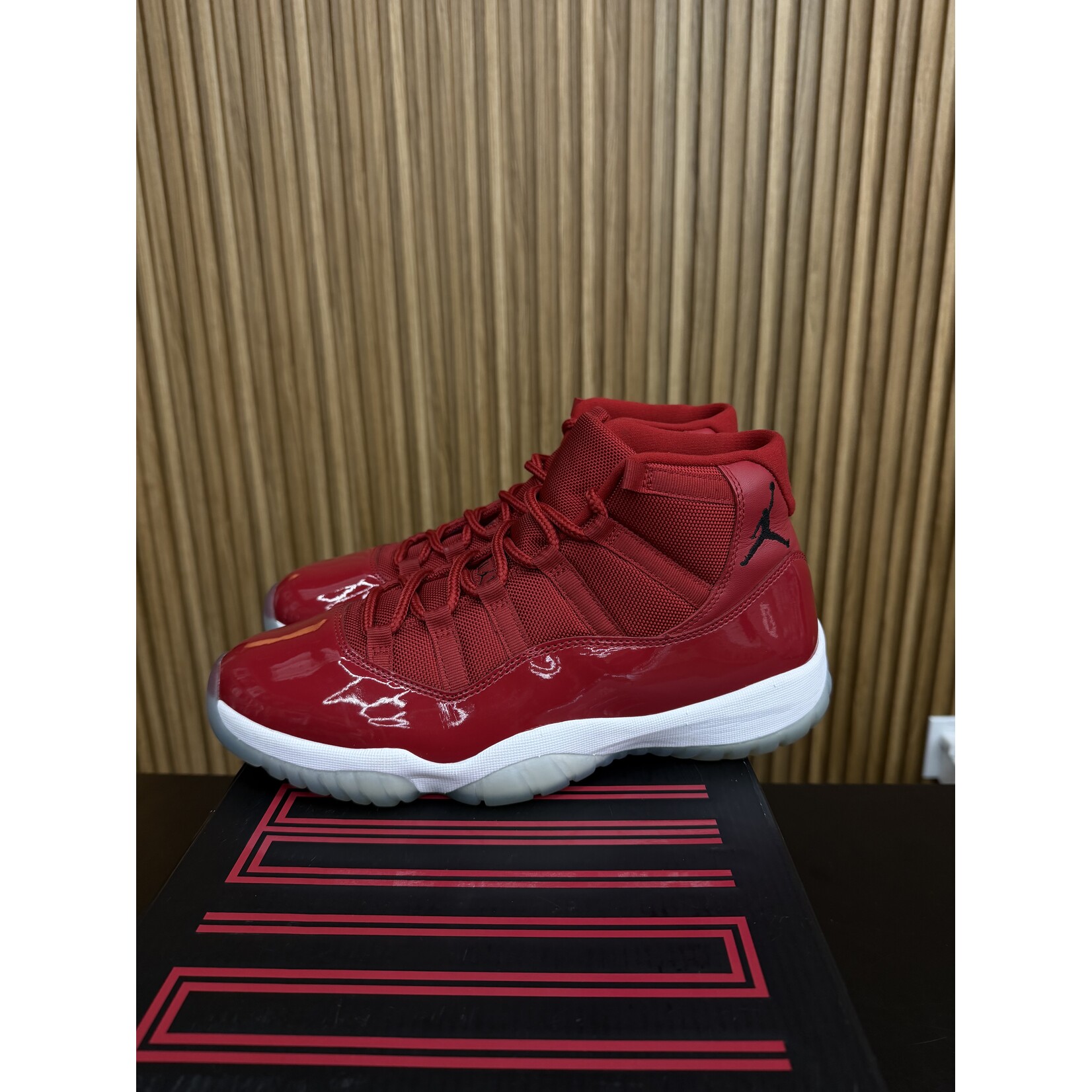 Jordan Jordan 11 Retro Win Like 96 Size 11, PREOWNED