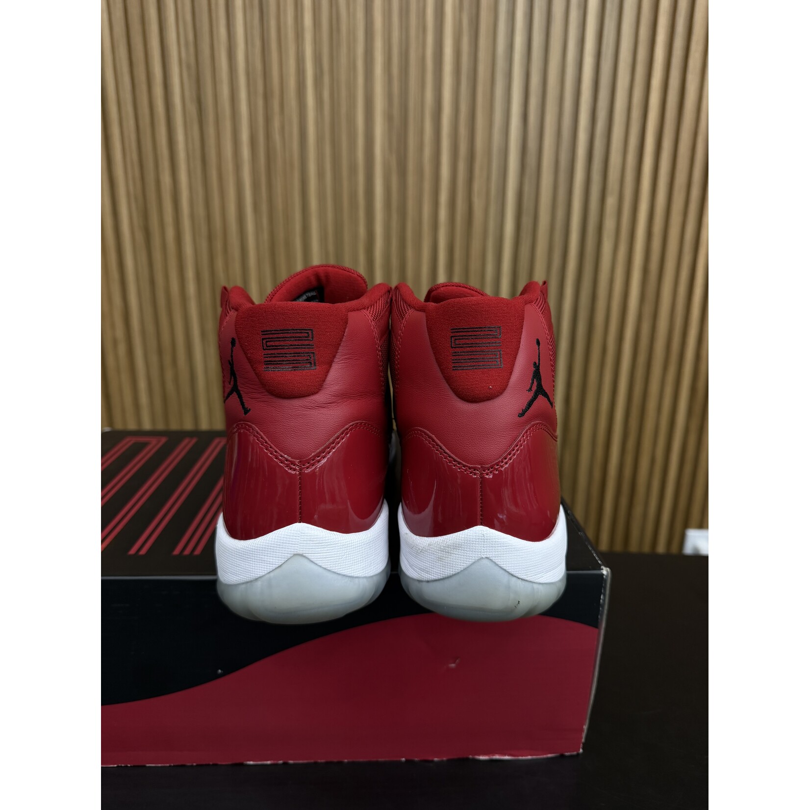 Jordan Jordan 11 Retro Win Like 96 Size 11, PREOWNED