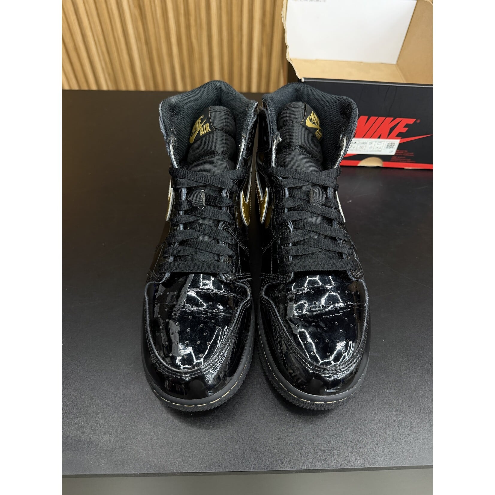 Jordan Jordan 1 Retro High Black Metallic Gold (2020) (GS) Size 7, PREOWNED