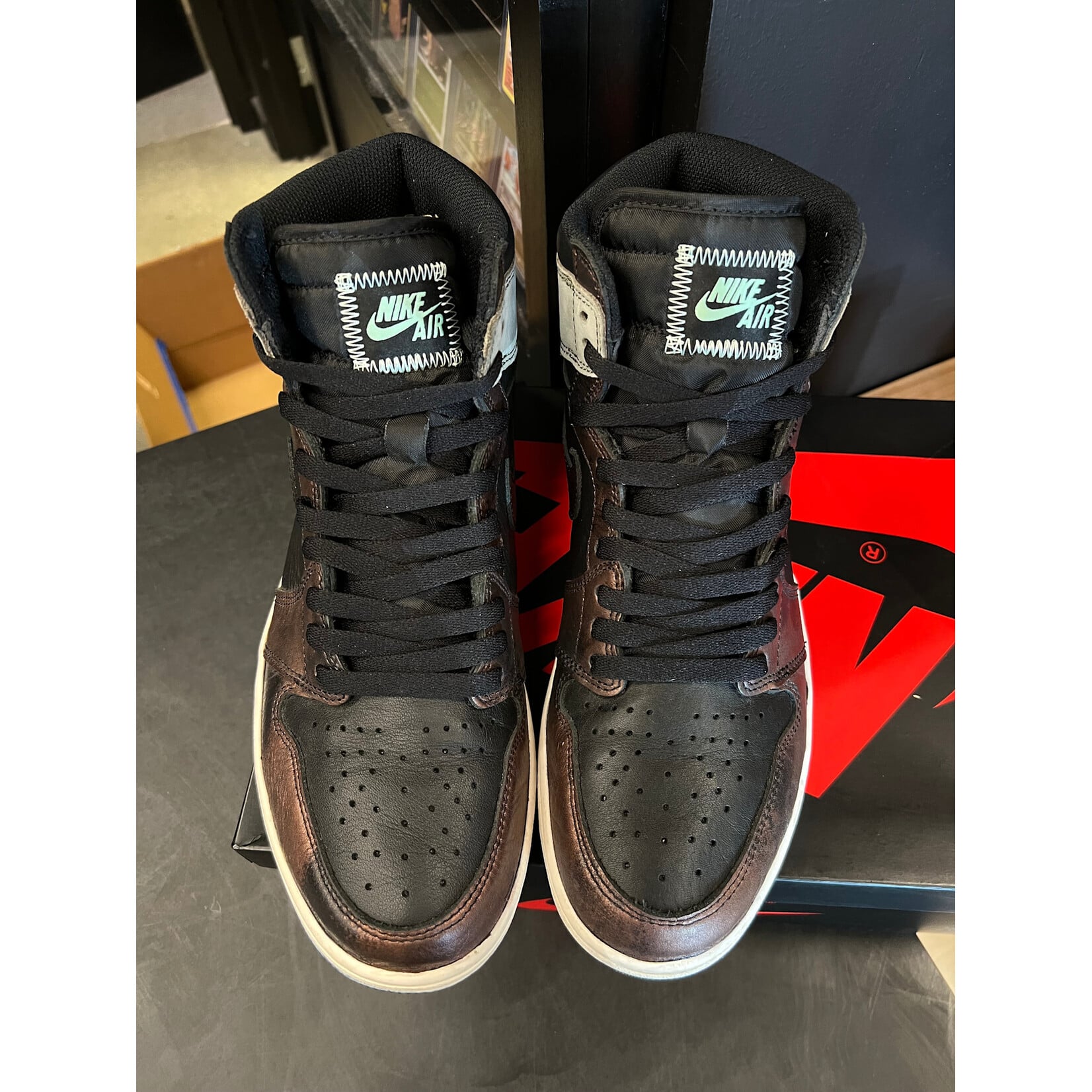 Jordan Jordan 1 Retro High Light Army Rust Shadow Patina Size 10.5, PREOWNED