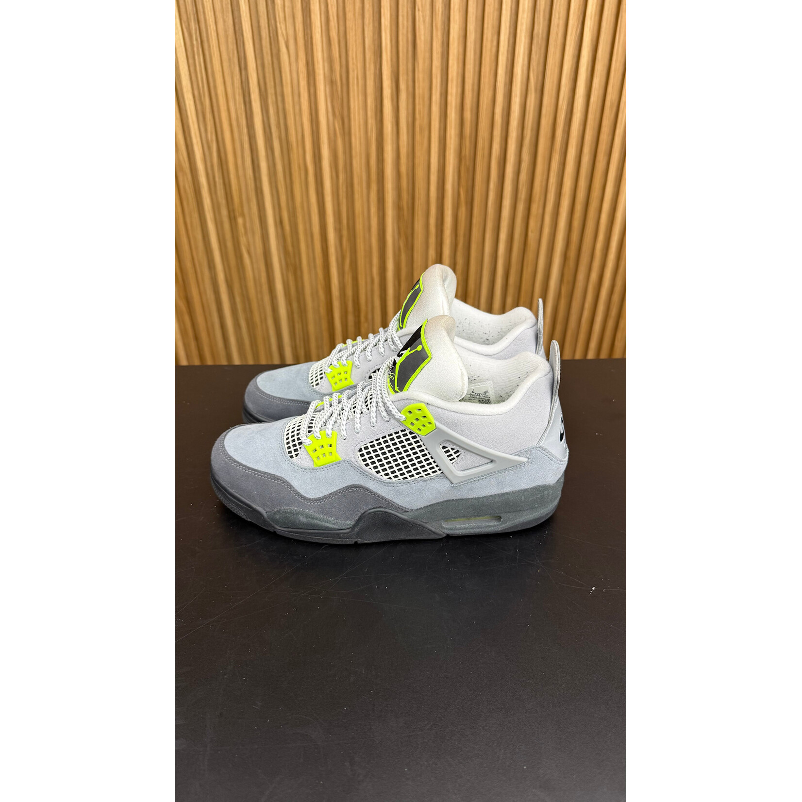 Jordan Jordan 4 Retro SE 95 Neon Size 9.5, PREOWNED NO LID