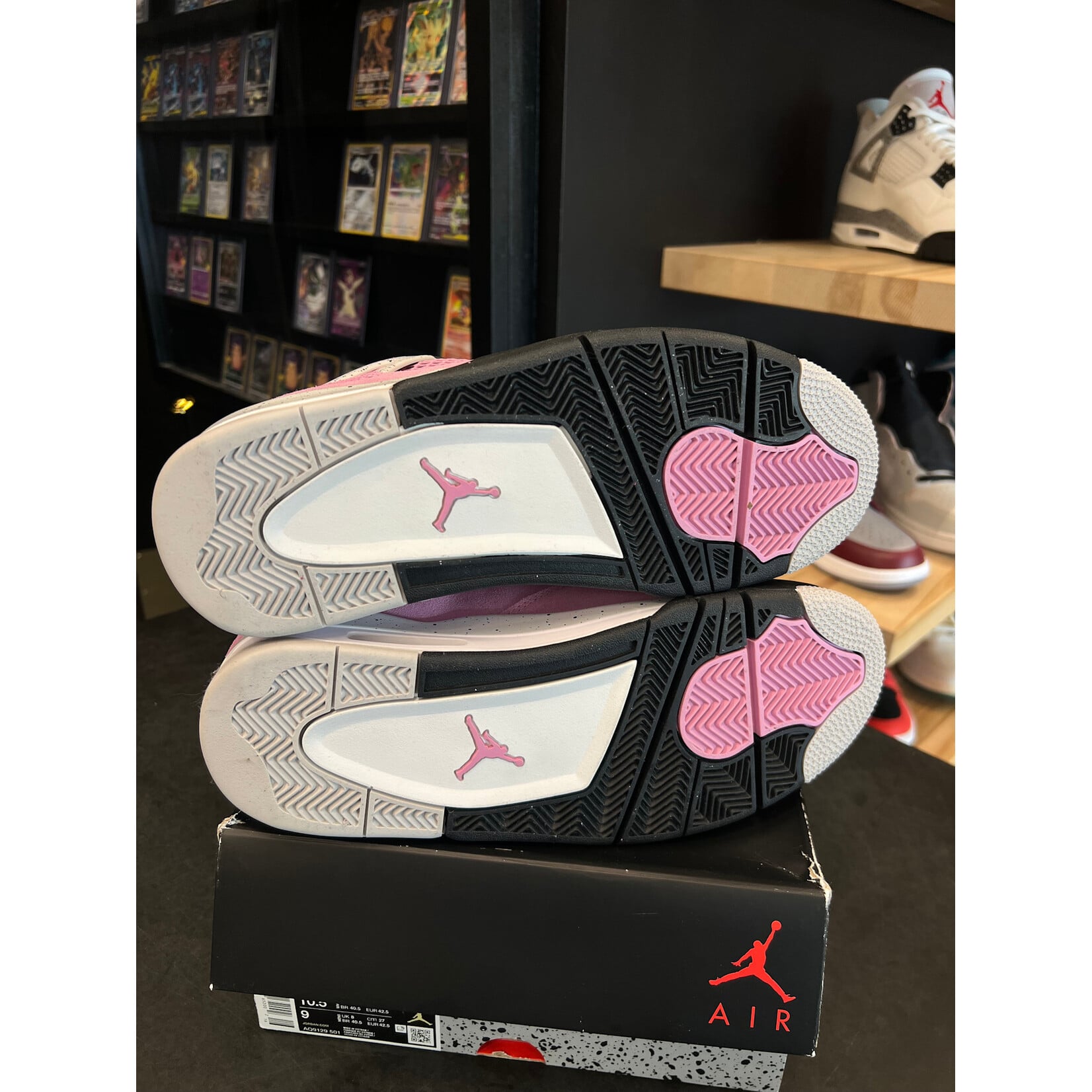 Jordan Jordan 4 Retro Orchid (Women's) Size 10.5W, PREOWNED