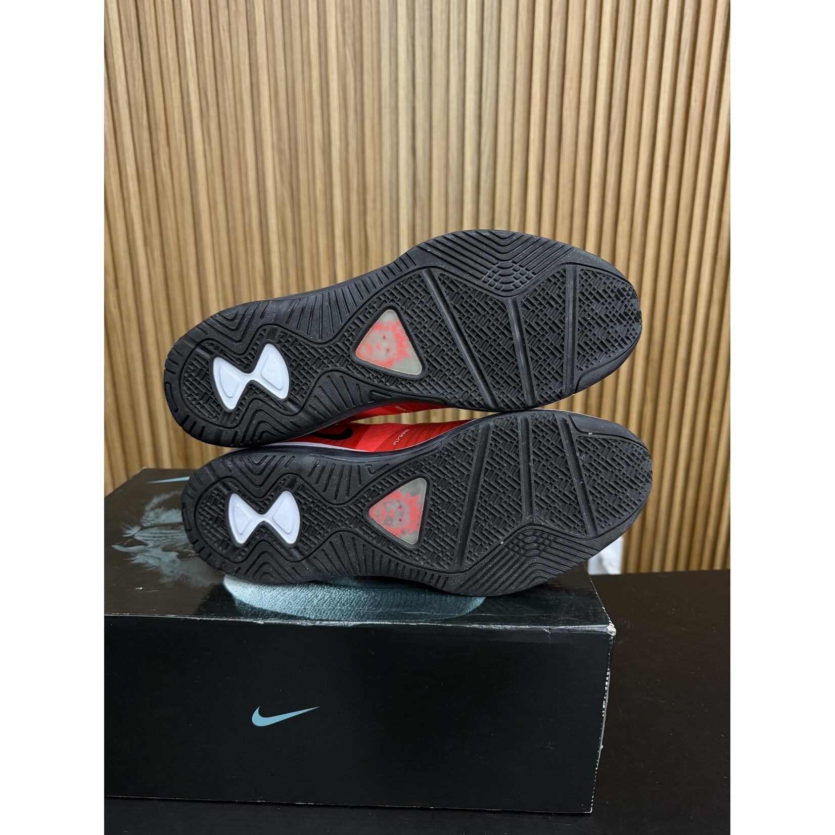 Nike Nike LeBron 8 V/2 Low Solar Red Size 12.5, PREOWNED