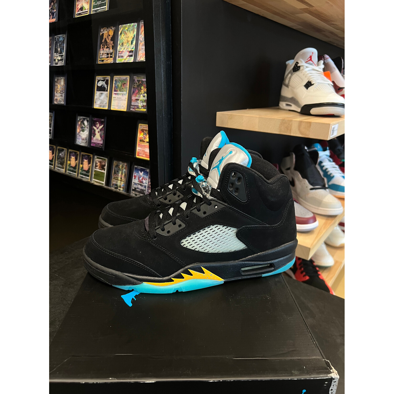 Jordan Jordan 5 Retro Aqua Size 11, PREOWNED