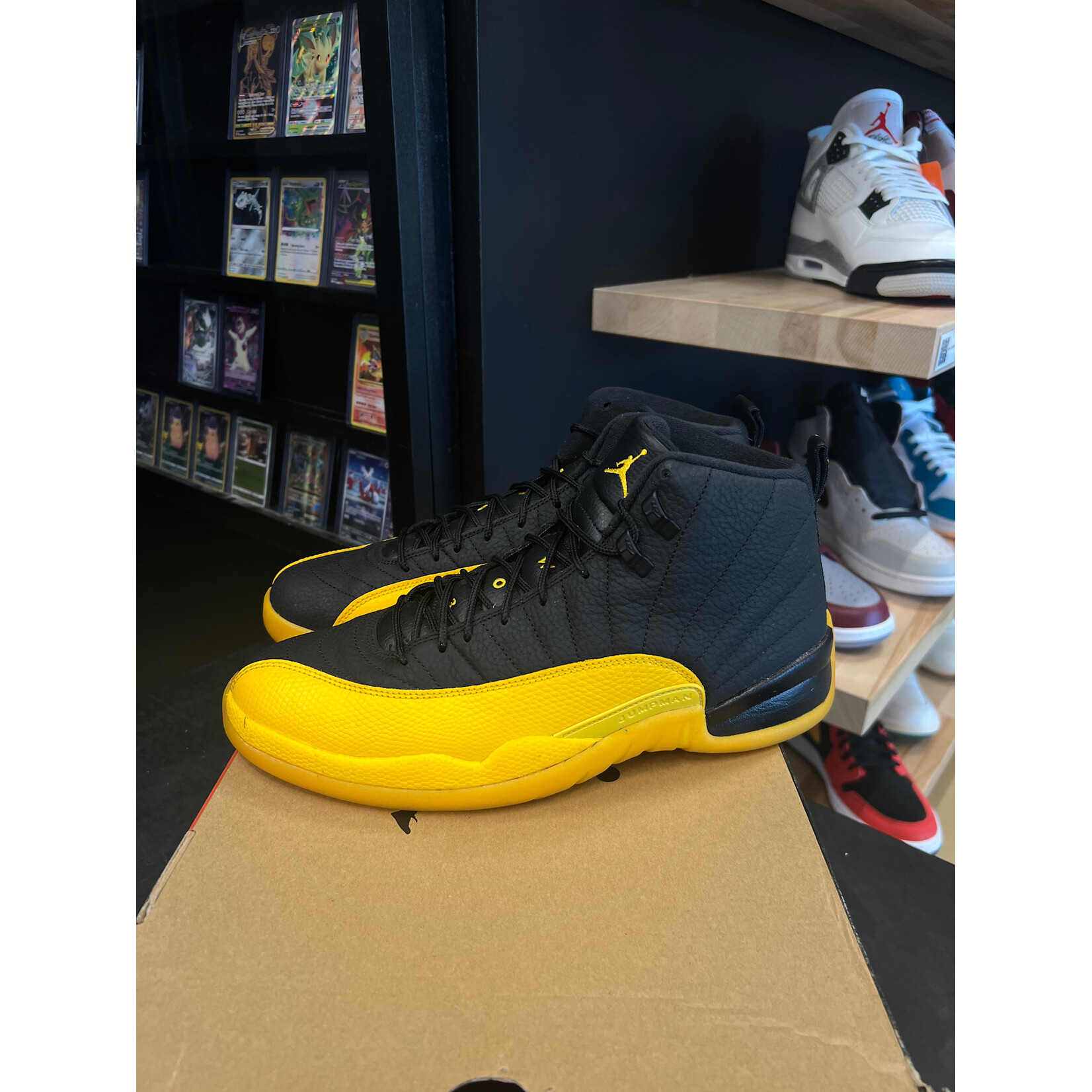 Jordan Jordan 12 Retro Black University Gold Size 11, PREOWNED