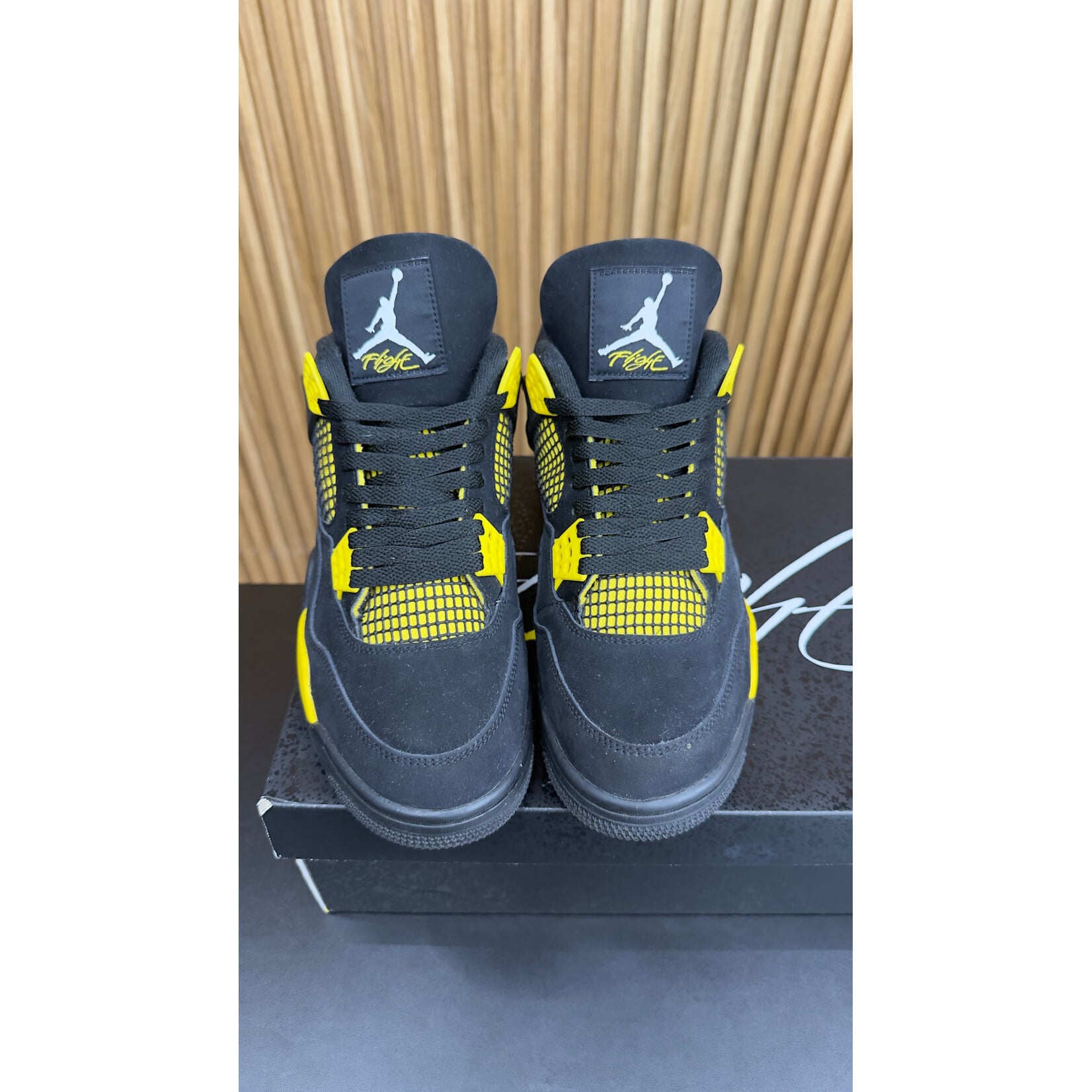 Jordan Jordan 4 Retro Thunder (2023) Size 10, PREOWNED