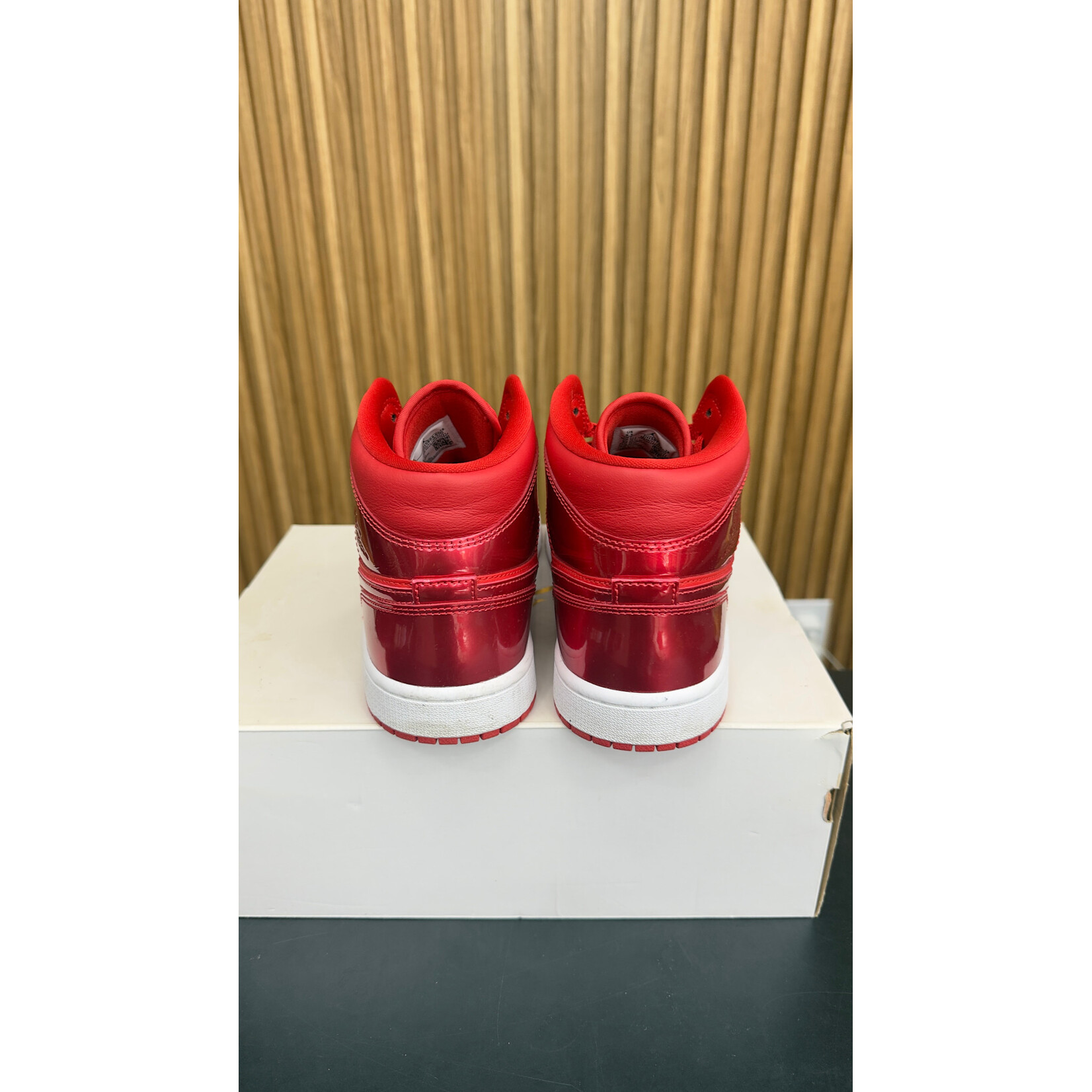 Jordan Jordan 1 Mid SE Pomegranate (Women's) Size 9.5W, PREOWNED