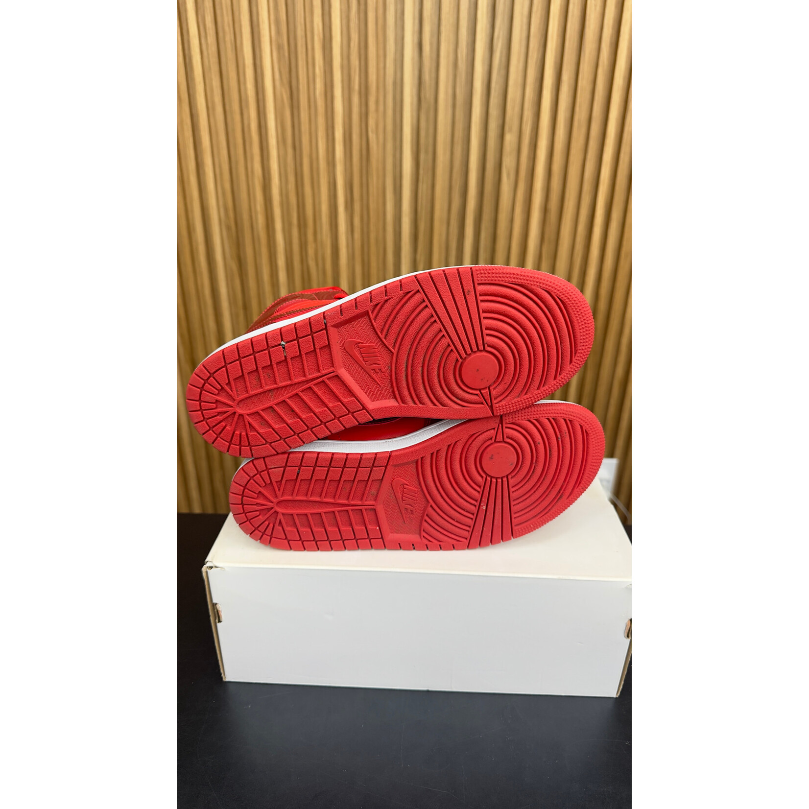 Jordan Jordan 1 Mid SE Pomegranate (Women's) Size 9.5W, PREOWNED