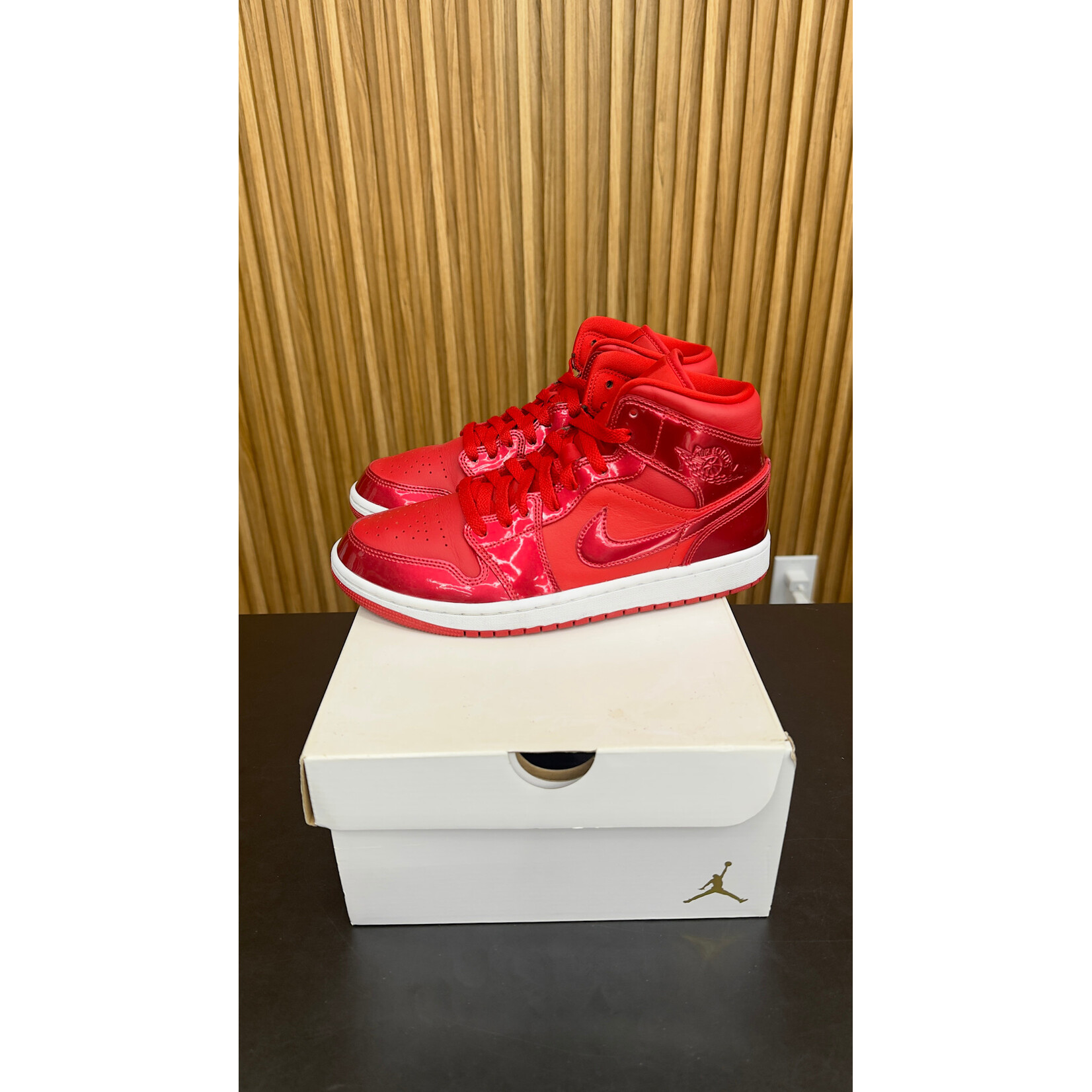 Jordan Jordan 1 Mid SE Pomegranate (Women's) Size 9.5W, PREOWNED