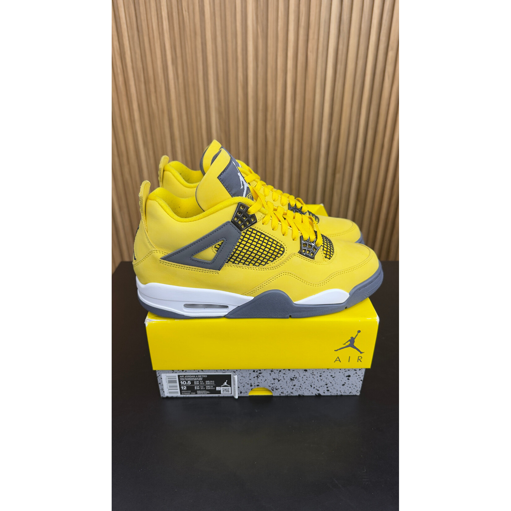 Jordan Jordan 4 Retro Lightning (2021) Size 10.5, PREOWNED