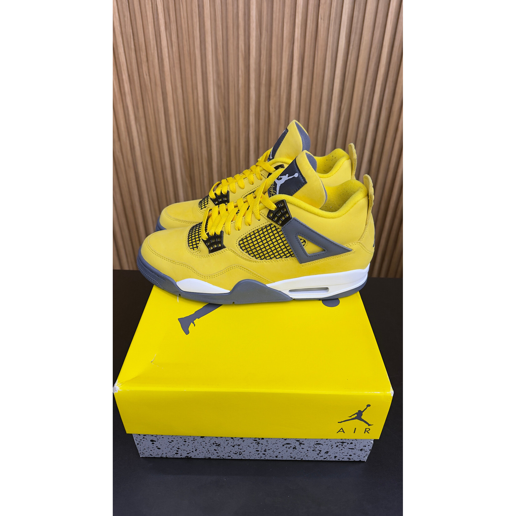 Jordan Jordan 4 Retro Lightning (2021) Size 10.5, PREOWNED