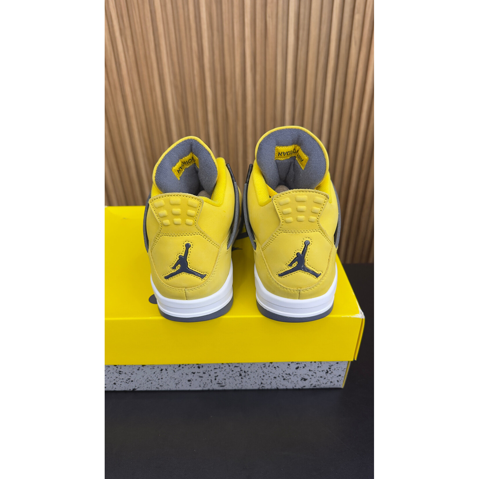 Jordan Jordan 4 Retro Lightning (2021) Size 10.5, PREOWNED