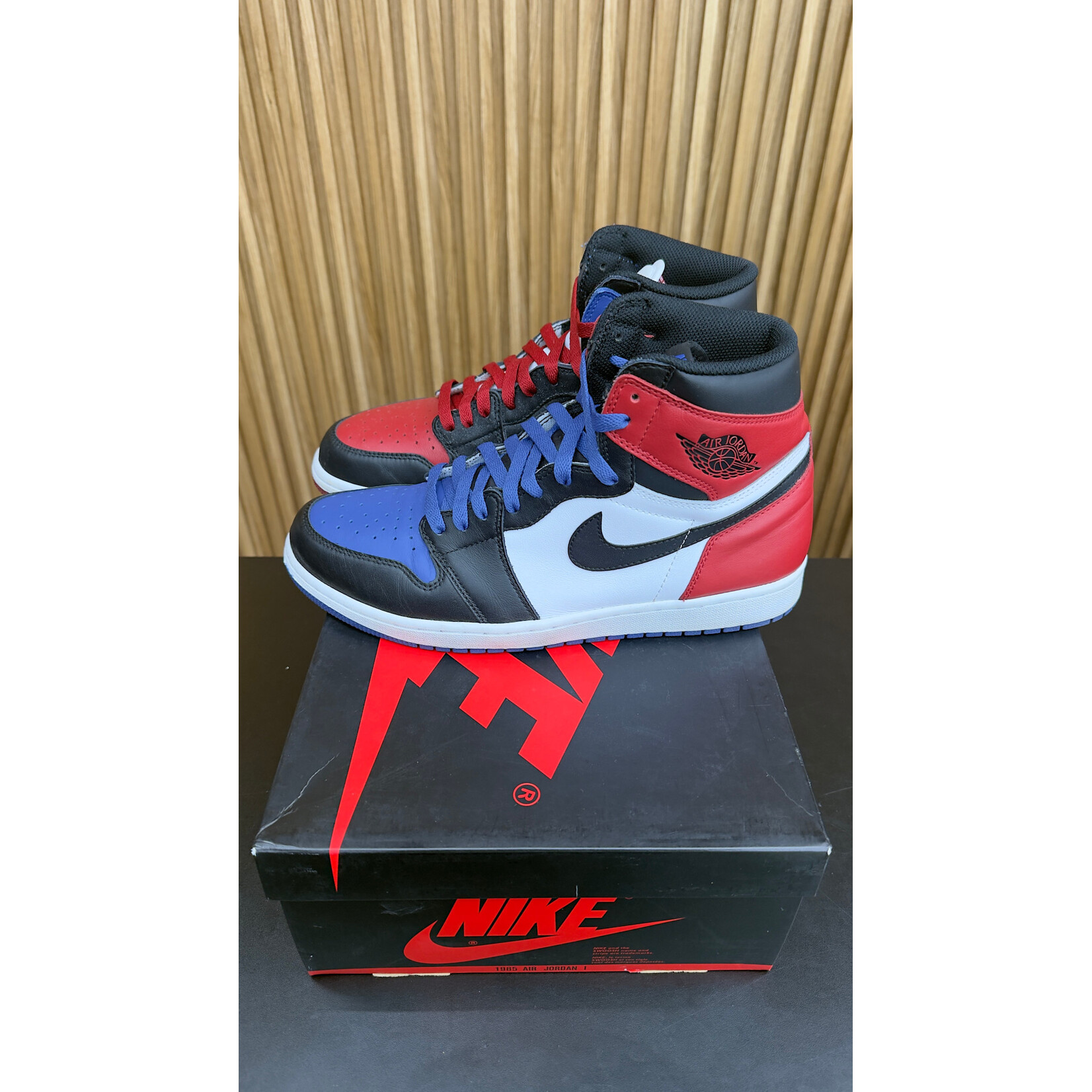 Jordan Jordan 1 Retro Top 3 Size 10.5, PREOWNED